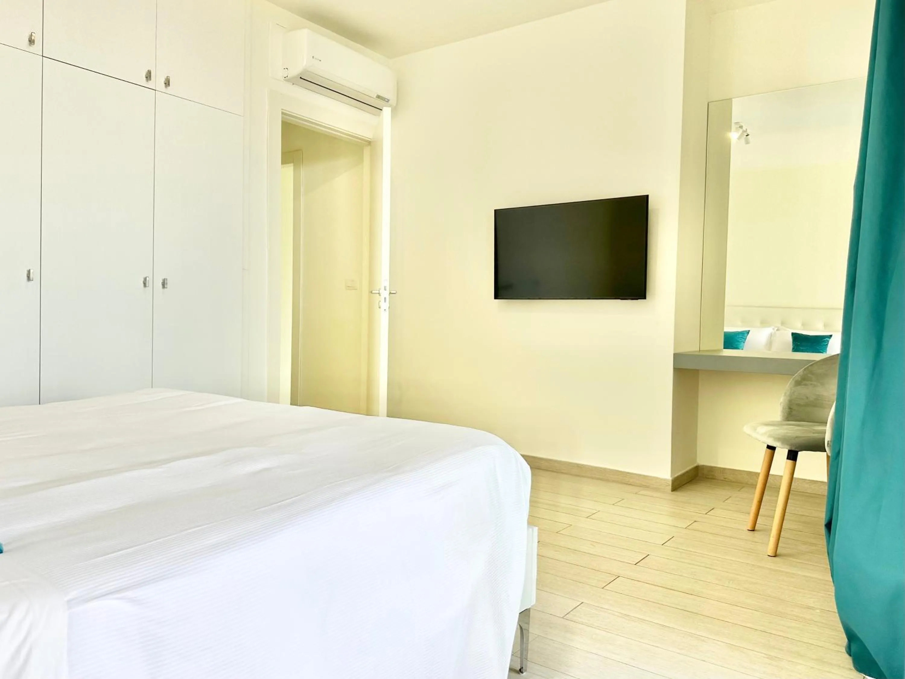 Bed in Isola Bella Infinity Suites