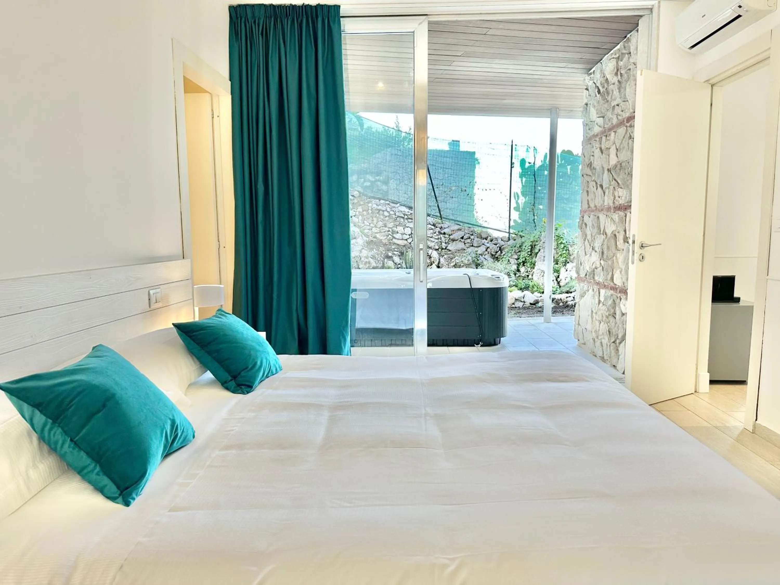 Bed in Isola Bella Infinity Suites