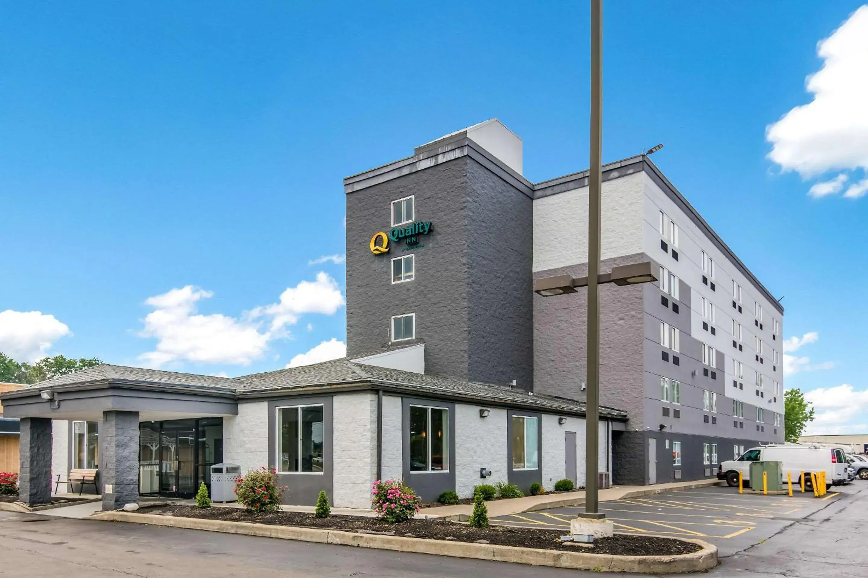 Property building in Quality Inn Property building in Quality Inn