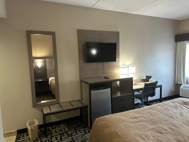 Bedroom, Bed in Quality Inn