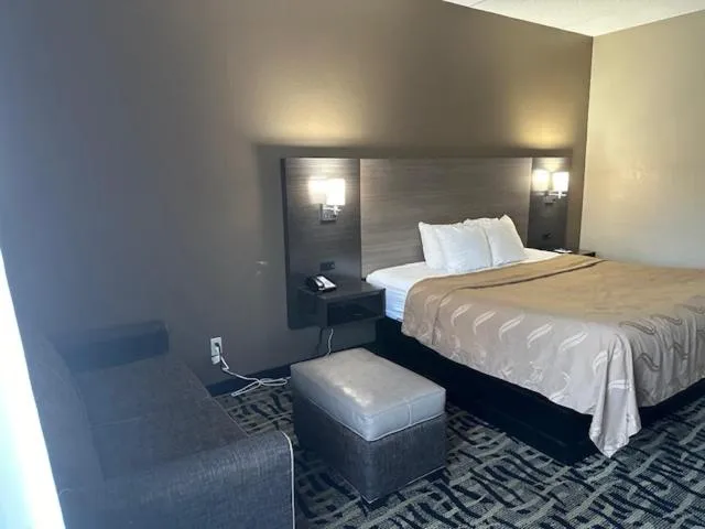 Bedroom, Bed in Quality Inn