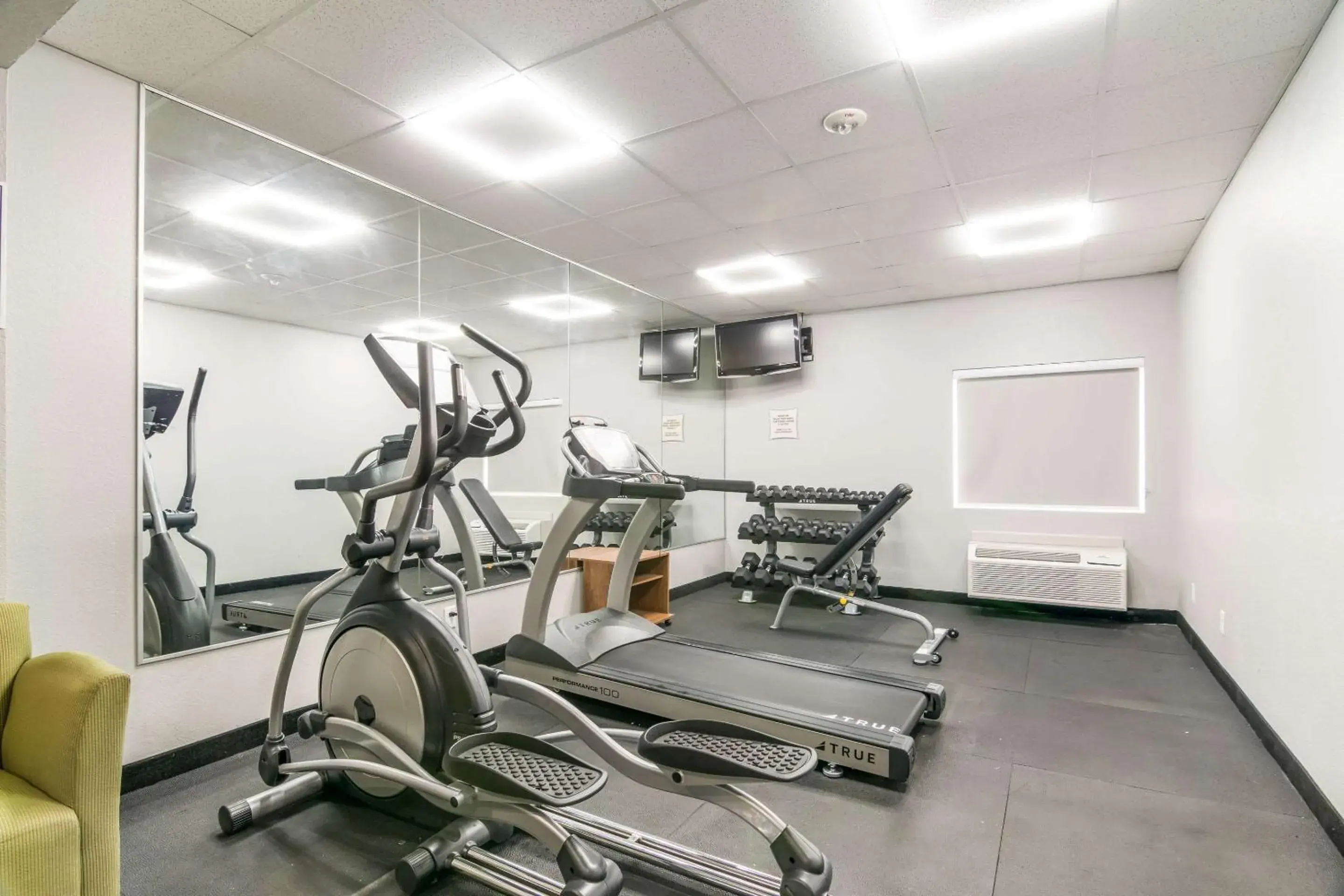 Fitness centre/facilities in Quality Inn Fitness centre/facilities in Quality Inn