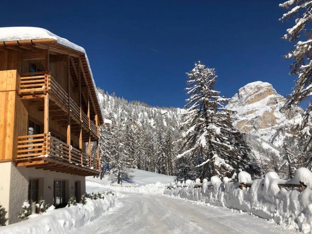 Property building in Chalet Cogolara