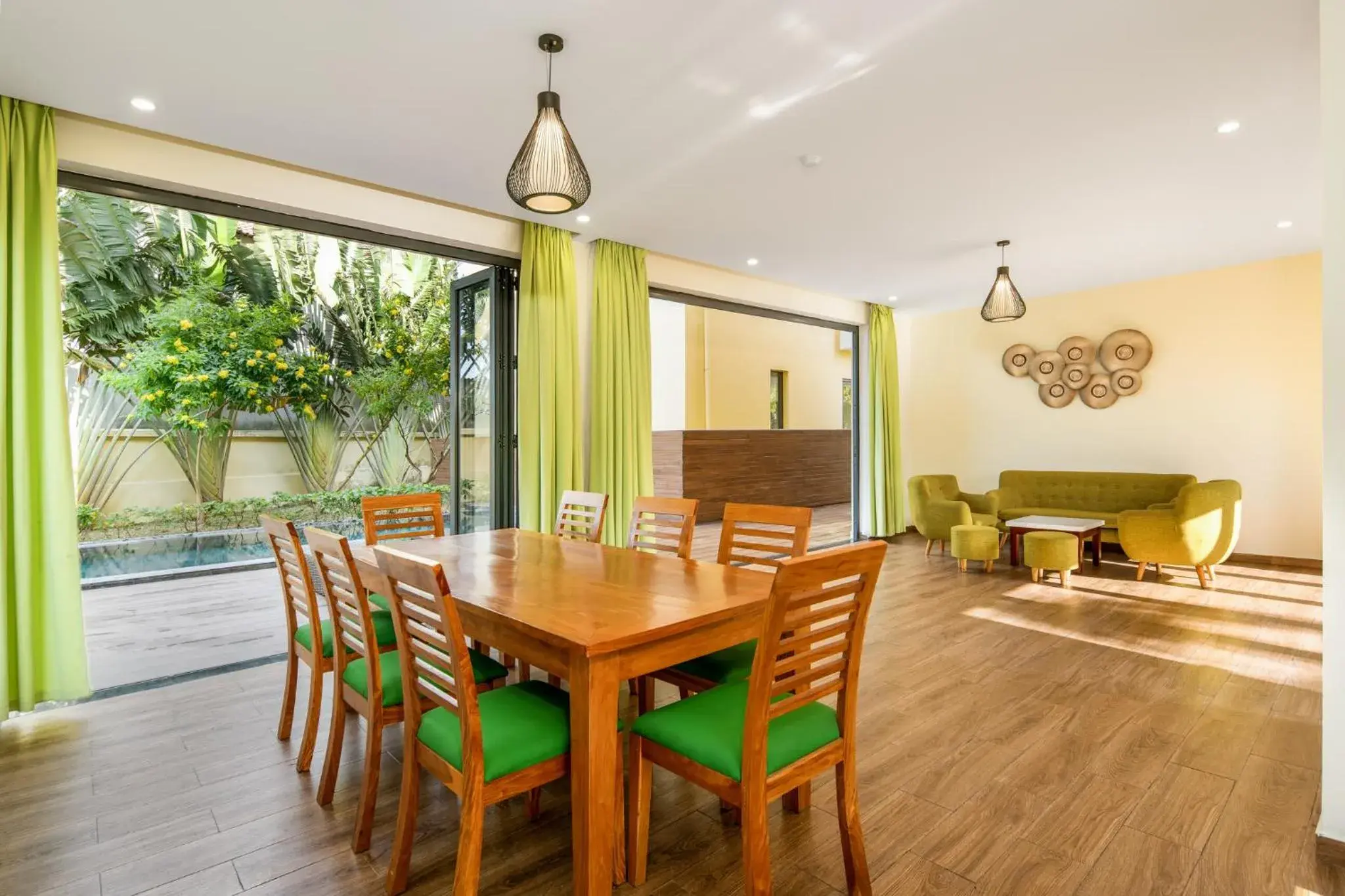 Restaurant/places to eat in Hoa Co Villa - Garden & Poolview Restaurant/places to eat in Hoa Co Villa - Garden & Poolview