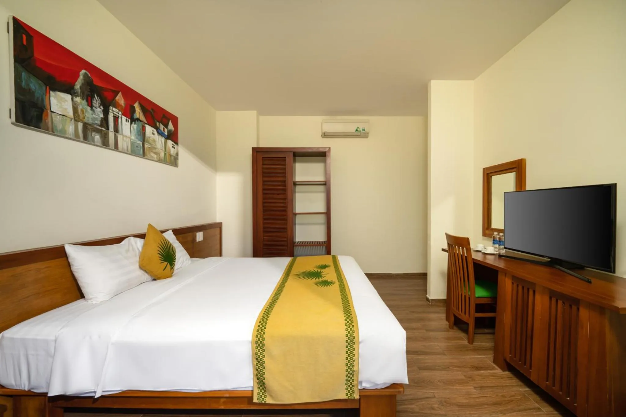 Evening entertainment, Bed in Hoa Co Villa - Garden & Poolview