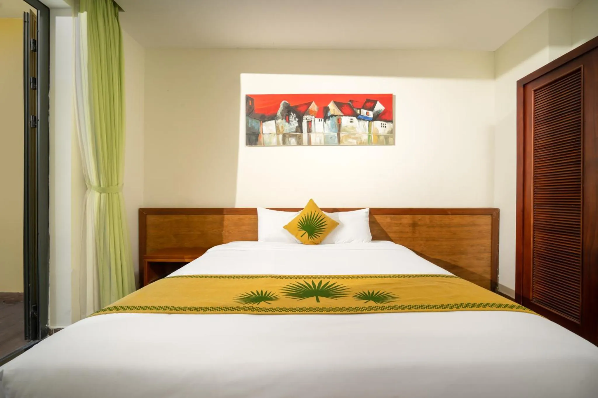 Bed in Hoa Co Villa - Garden & Poolview