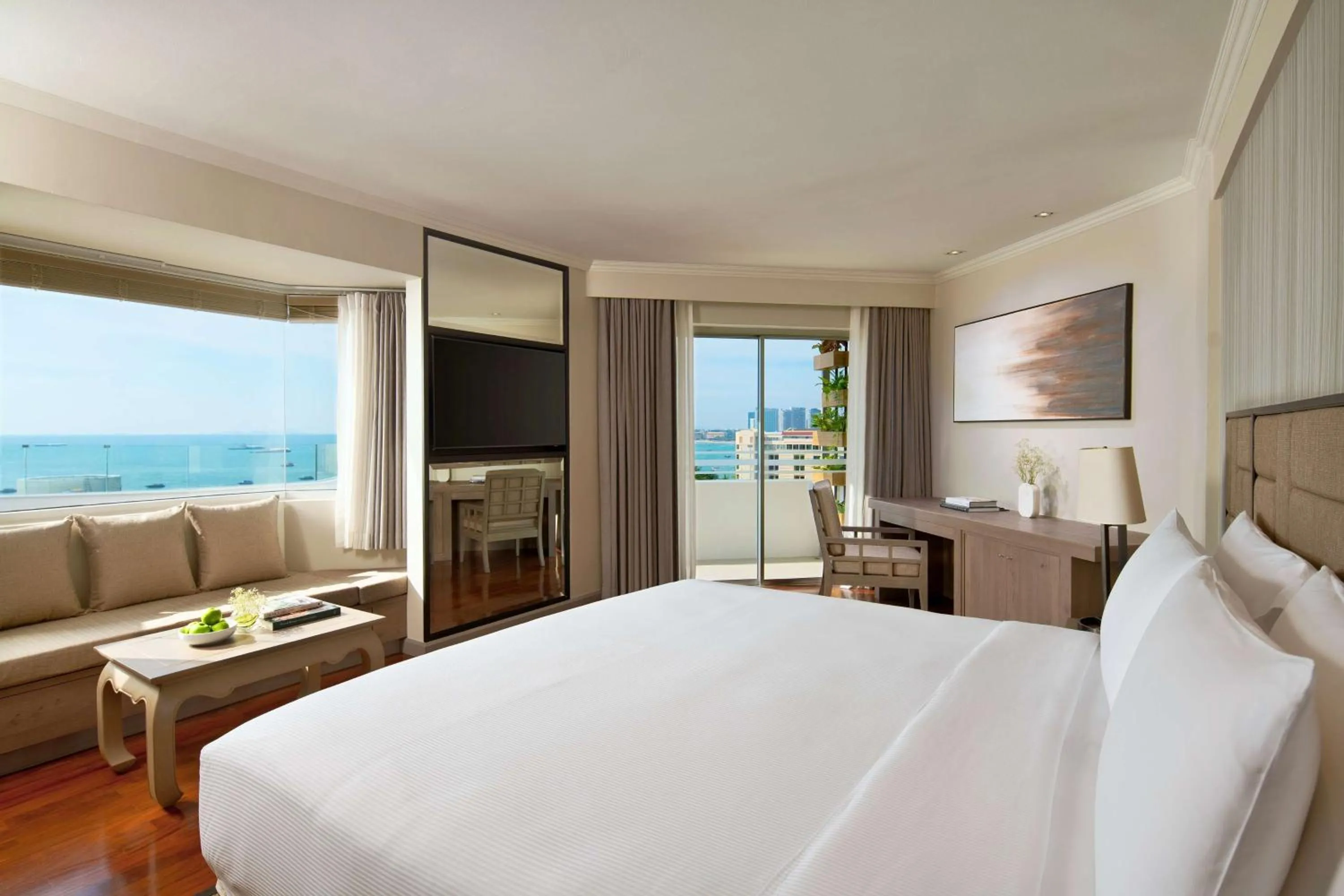 Bedroom, Bed in Avani Pattaya Resort