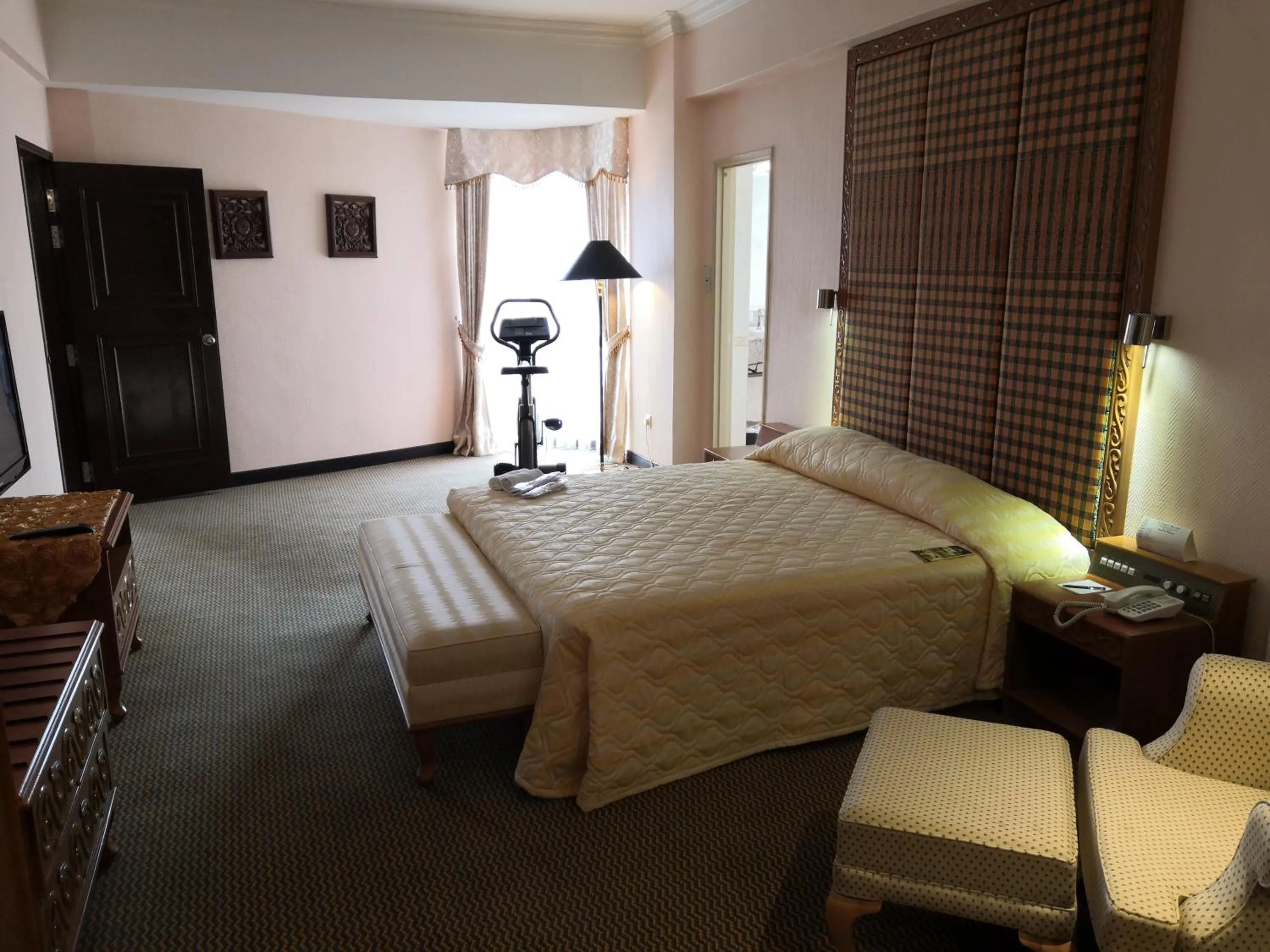 Bedroom, Bed in Hotel Grand Continental Kuala Terengganu