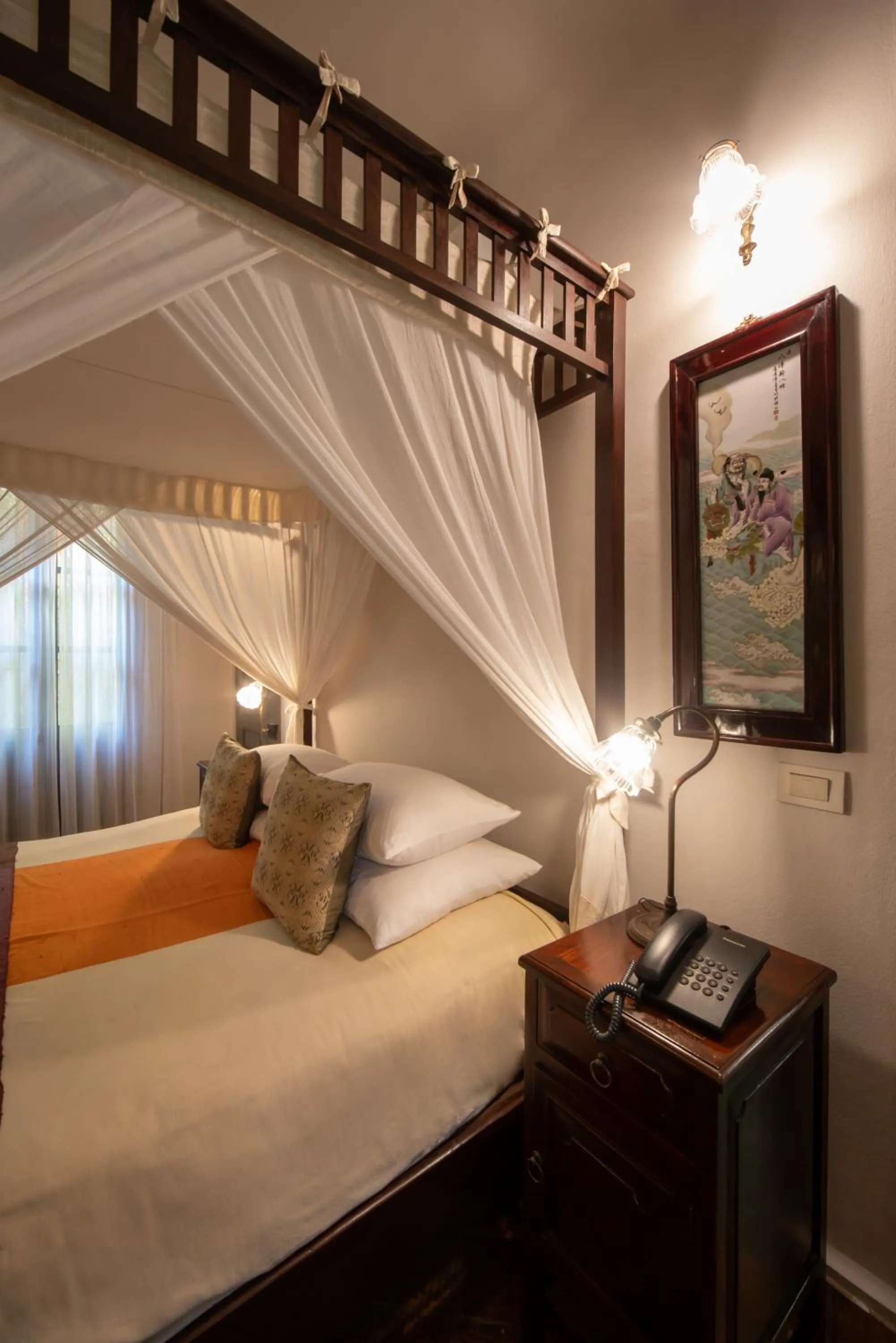 Bed in Satri House Hotel