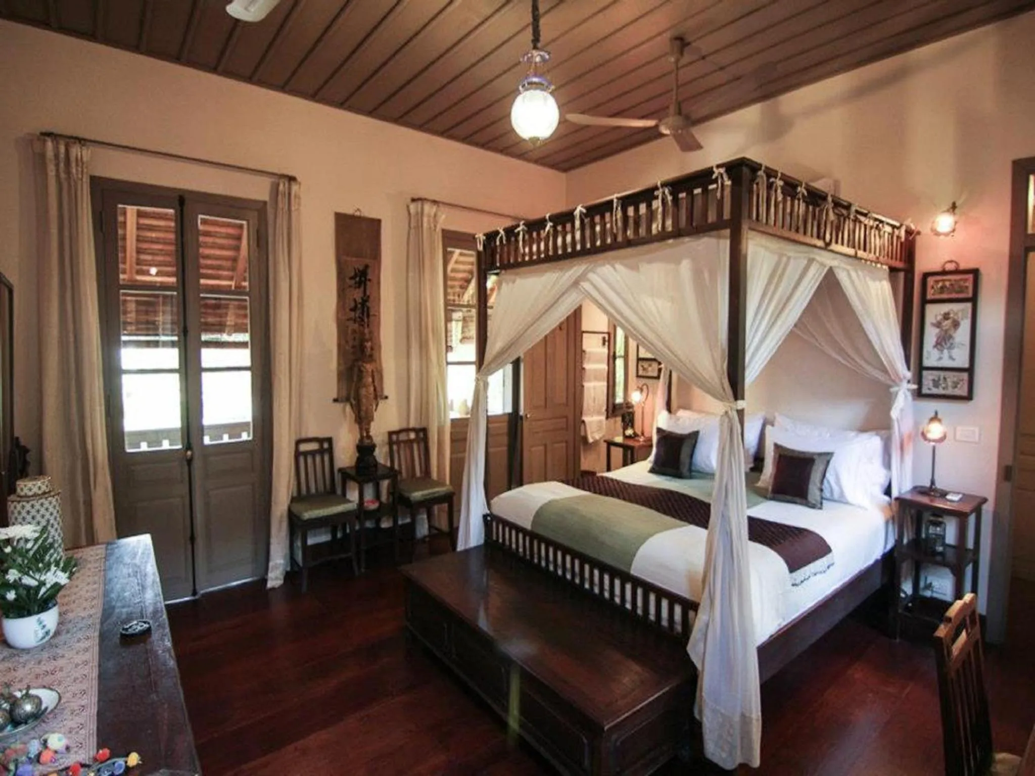 Bed in Satri House Hotel