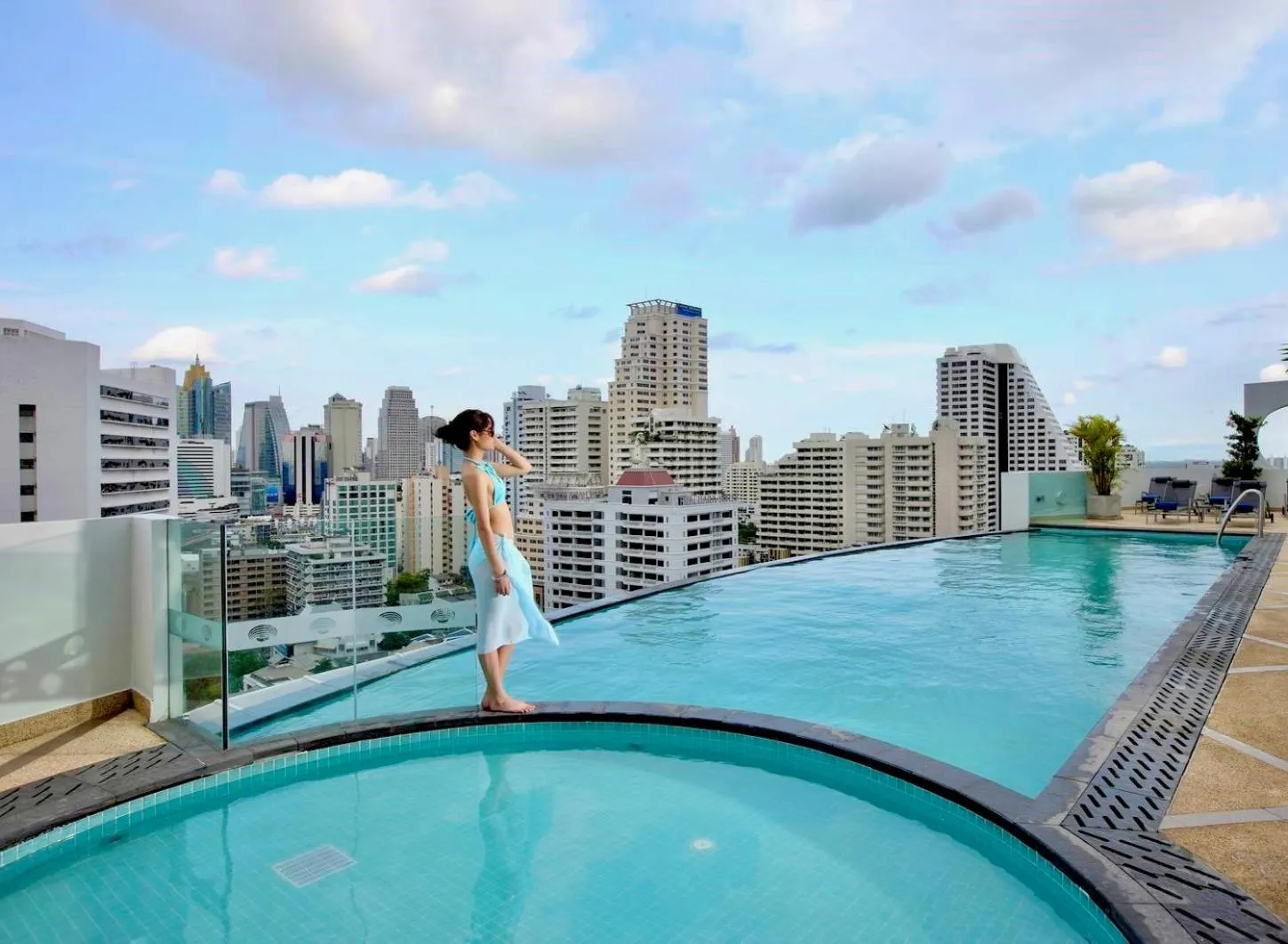 Swimming pool in Shama Sukhumvit Bangkok