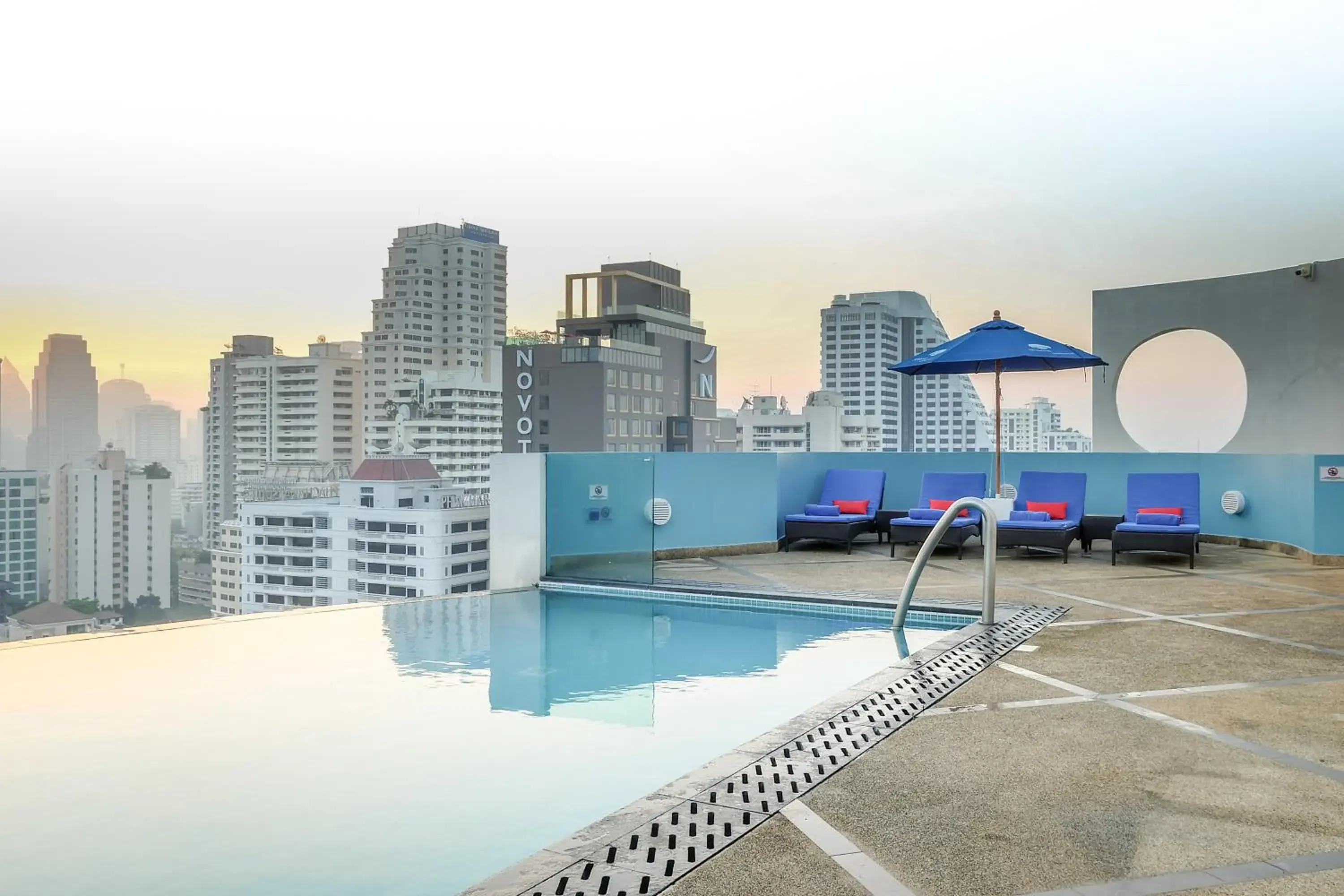 Swimming pool in Shama Sukhumvit Bangkok Swimming pool in Shama Sukhumvit Bangkok
