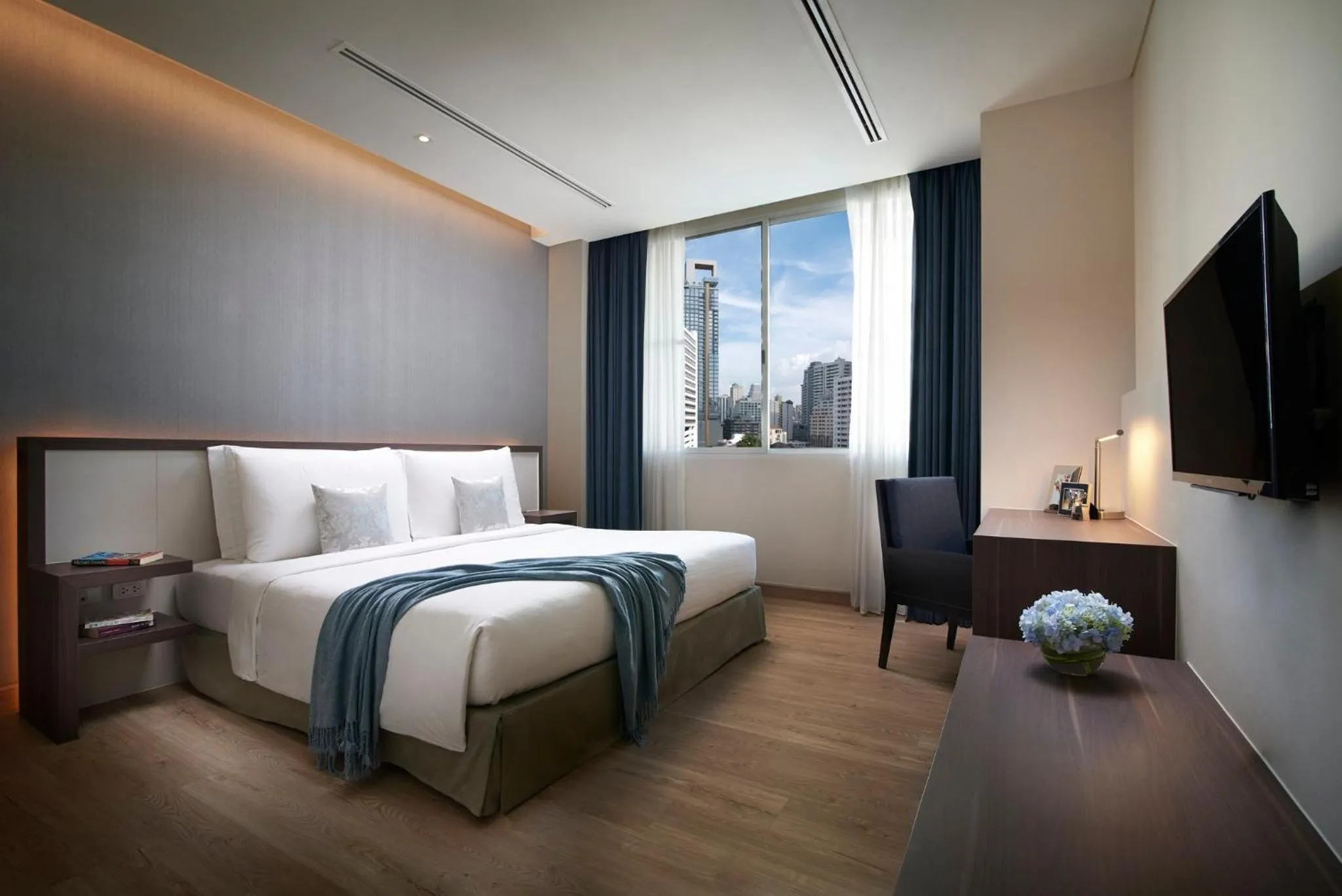 Photo of the whole room, Bed in Shama Sukhumvit Bangkok