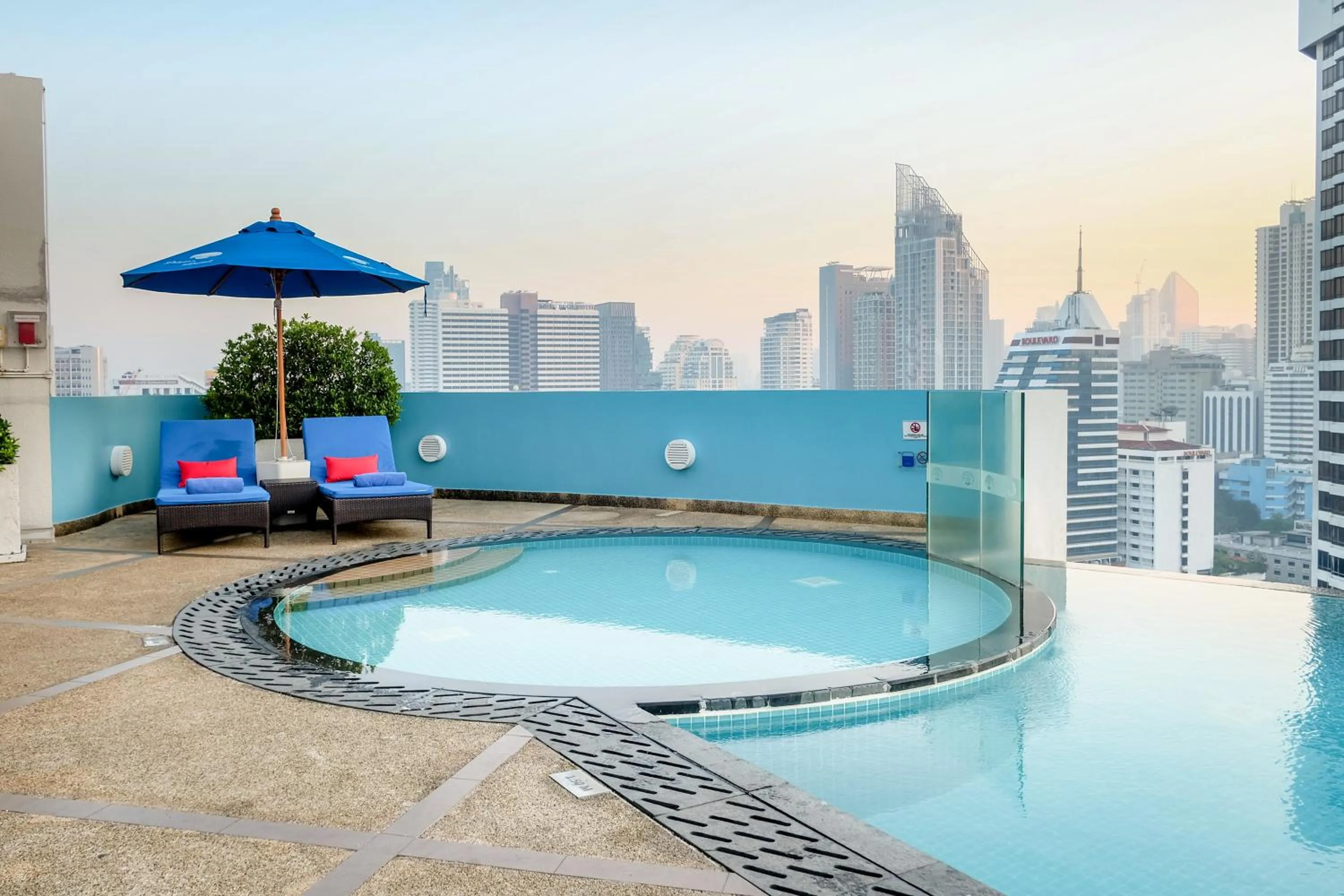 Swimming pool in Shama Sukhumvit Bangkok