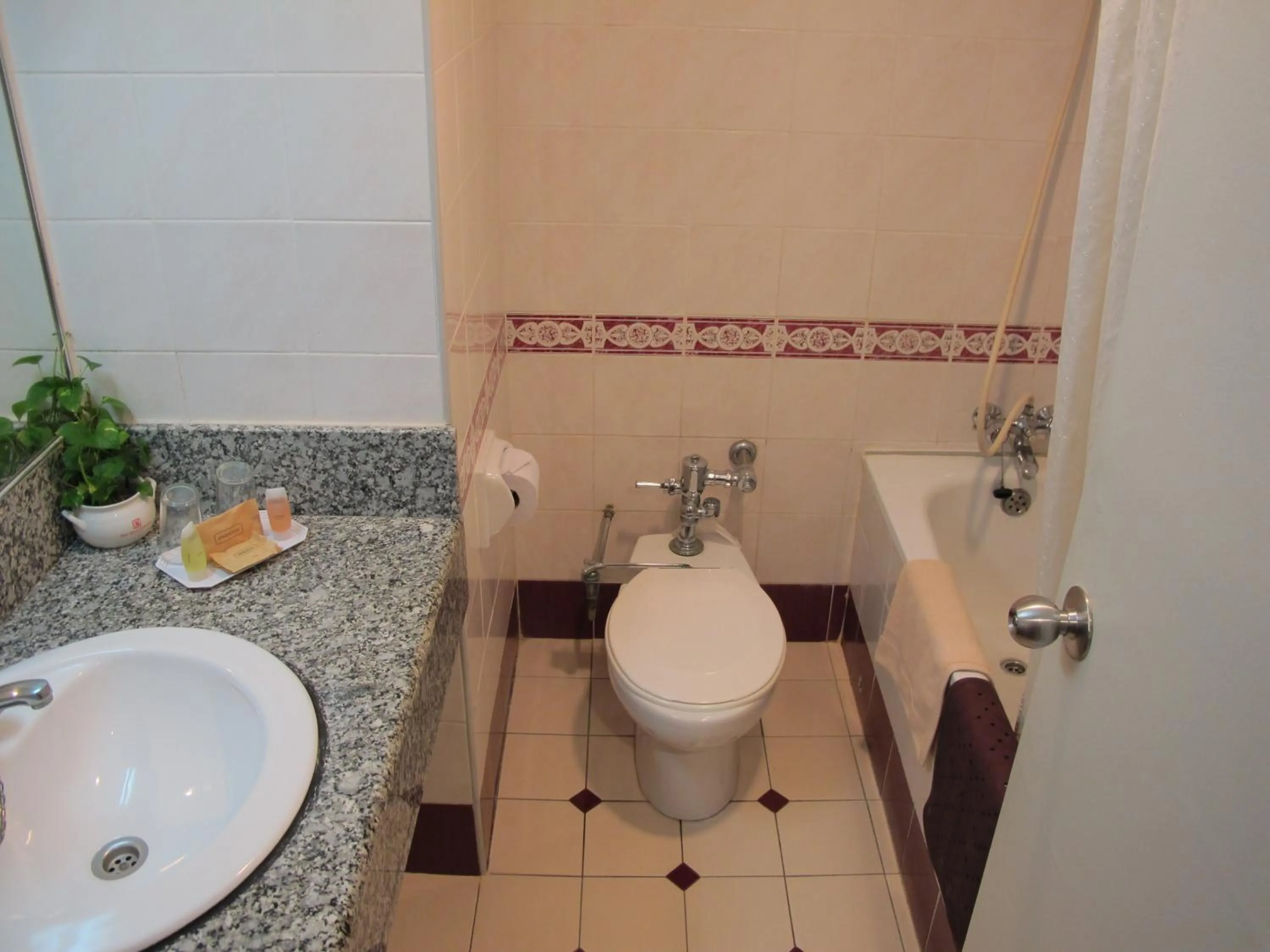 Bathroom in Hotel Grand Continental Kuching