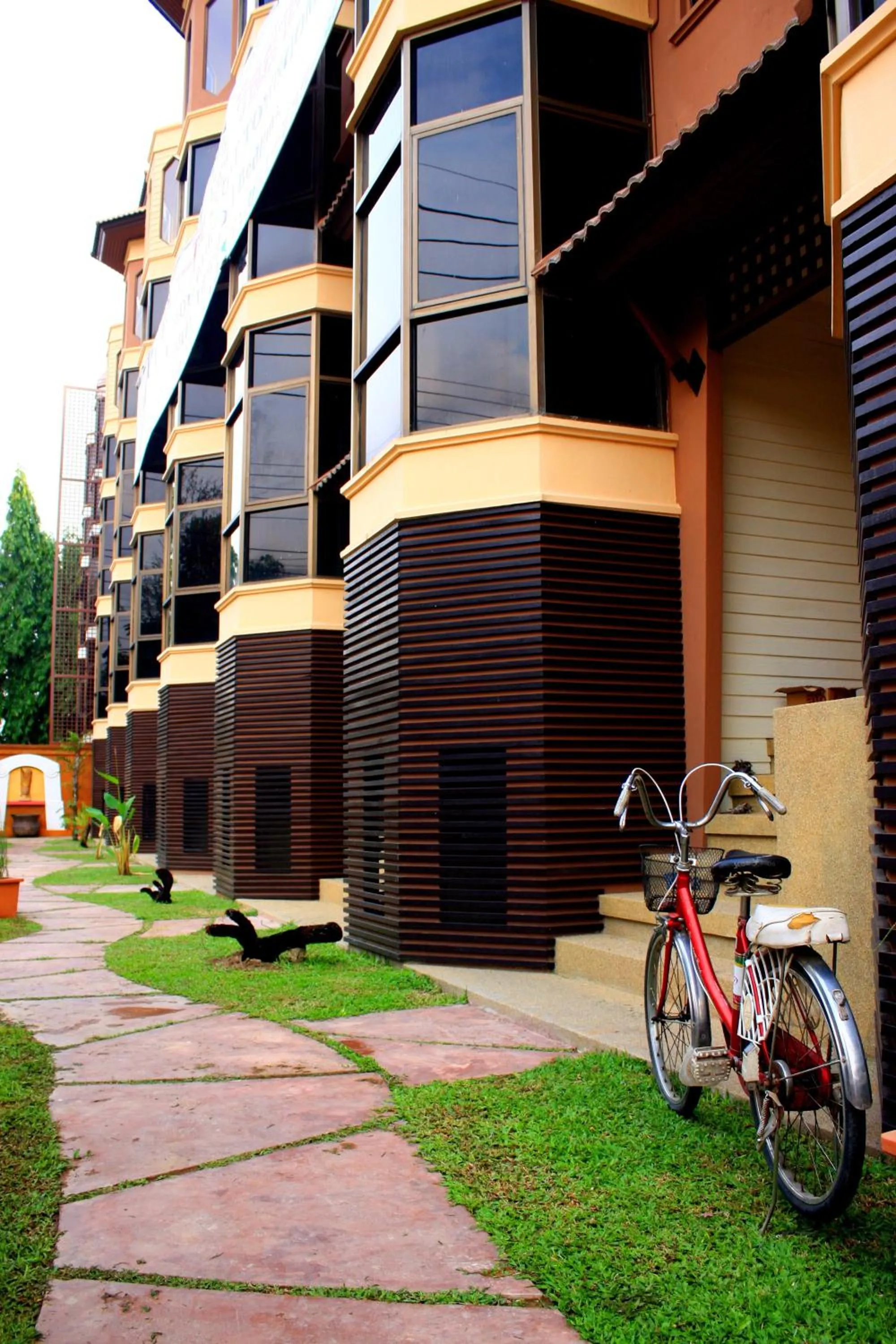 Facade/entrance in Villa San Pee Seua