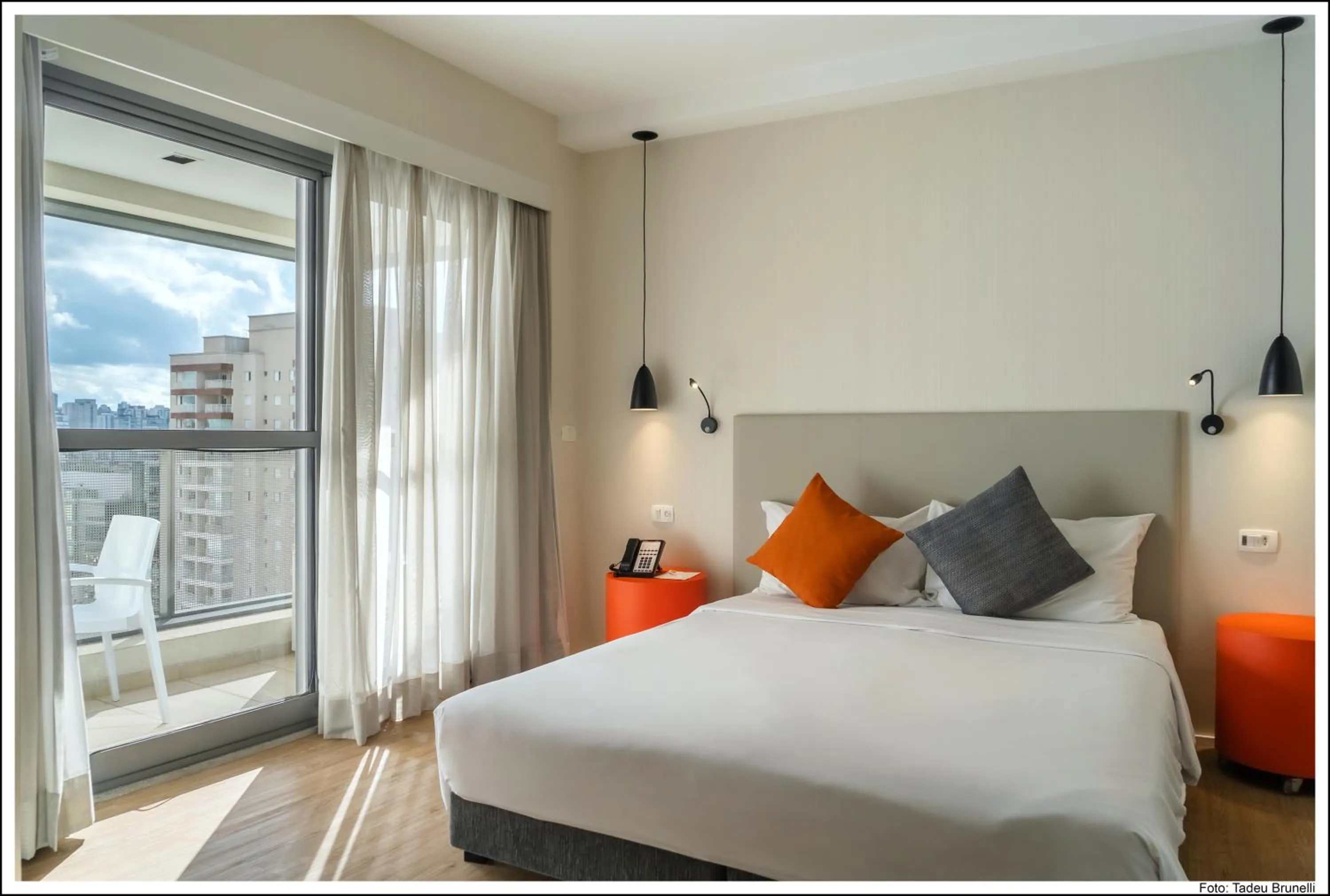 Balcony/Terrace, Bed in Mercure Sao Paulo Barra Funda