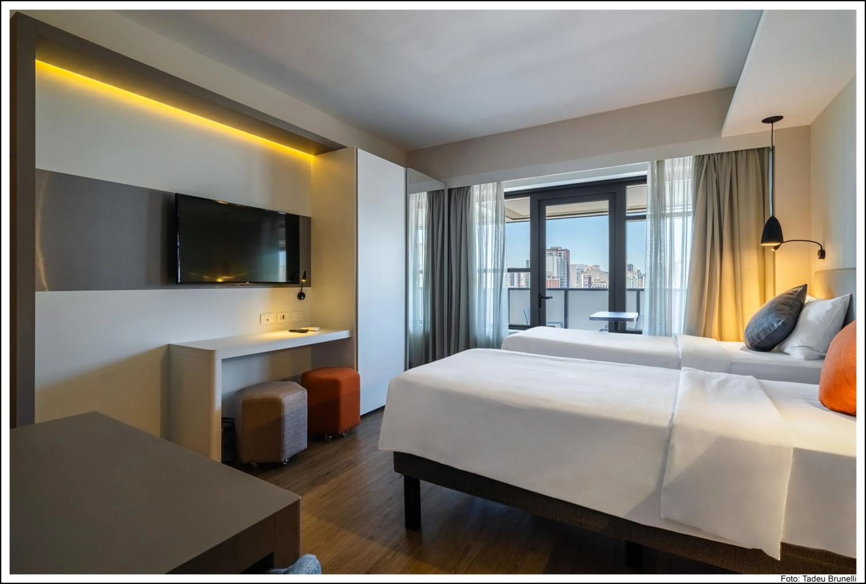 TV and multimedia, Bed in Mercure Sao Paulo Barra Funda