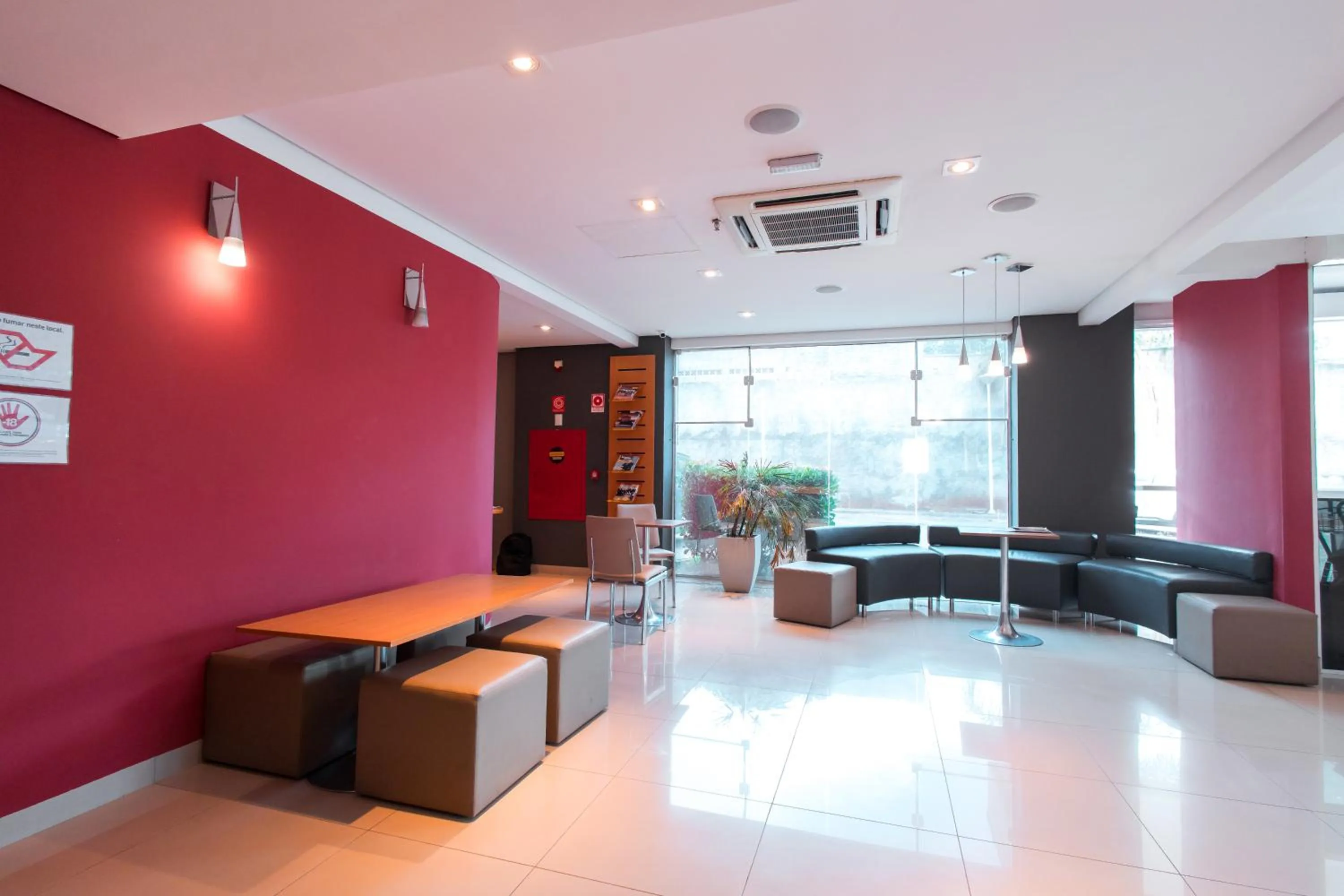 Seating area in ibis Presidente Prudente Manoel Goulart