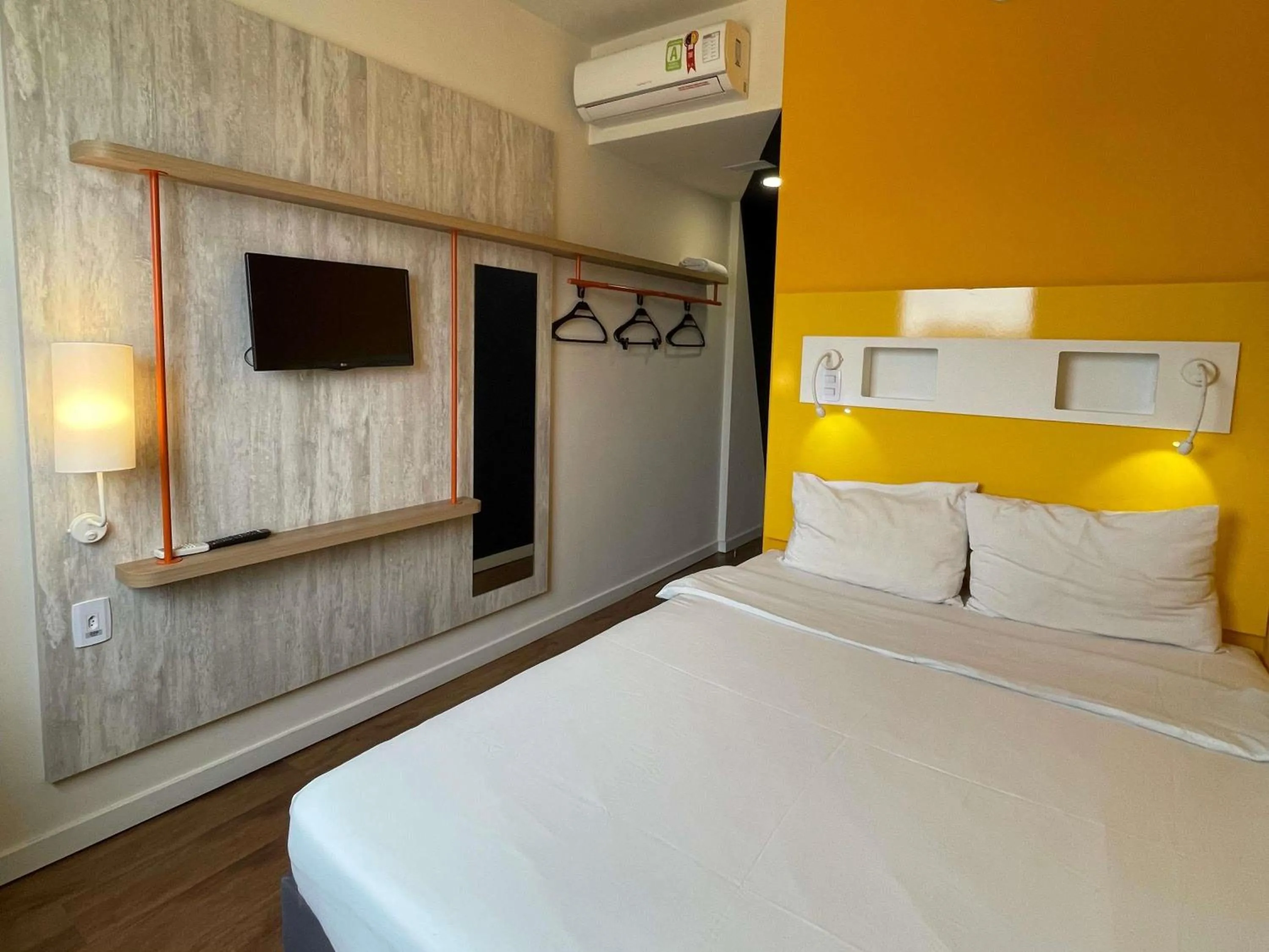 Bedroom, Bed in ibis budget Barbacena