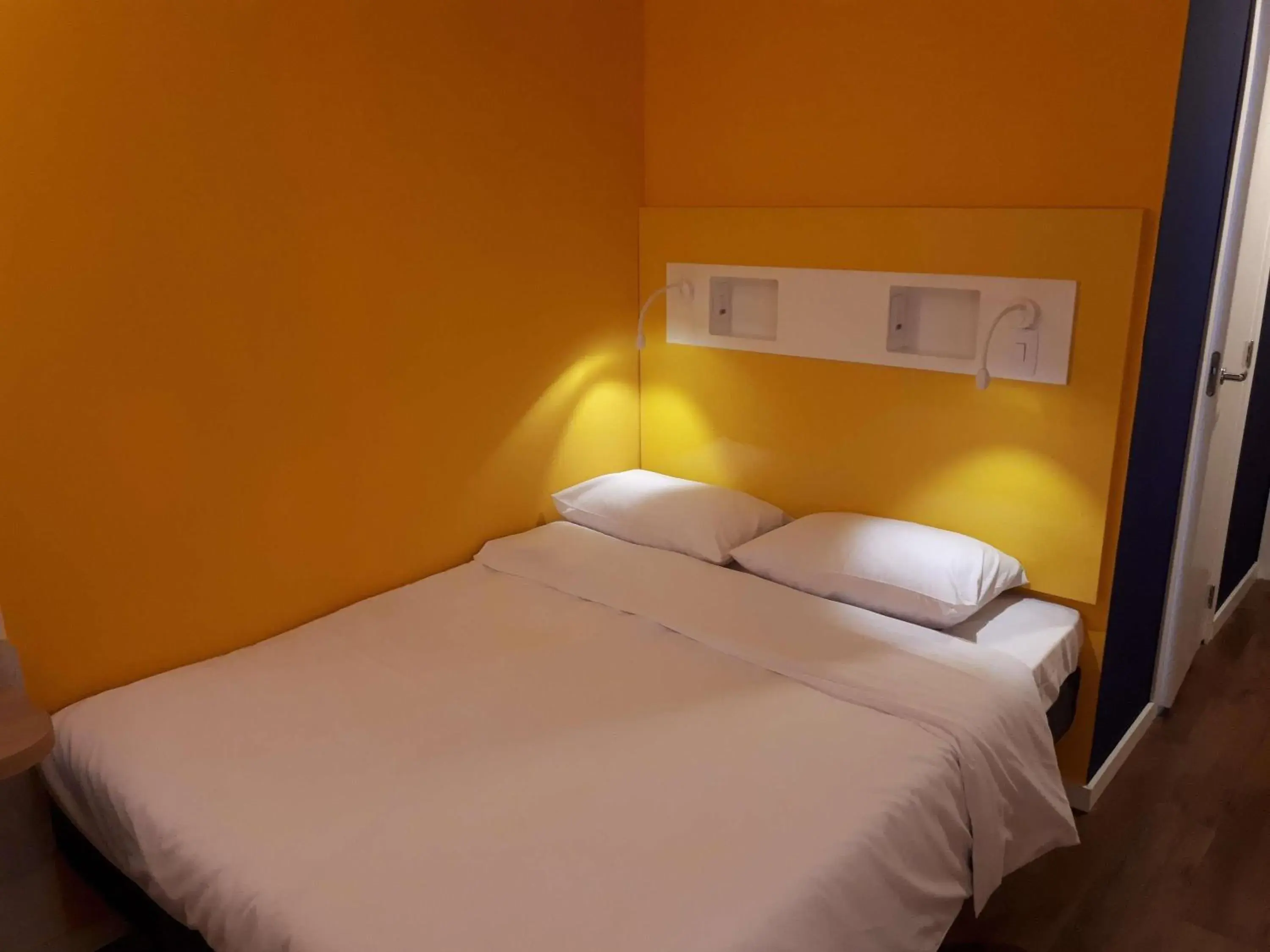 Bedroom, Bed in ibis budget Manhuaçu Bedroom, Bed in ibis budget Manhuaçu