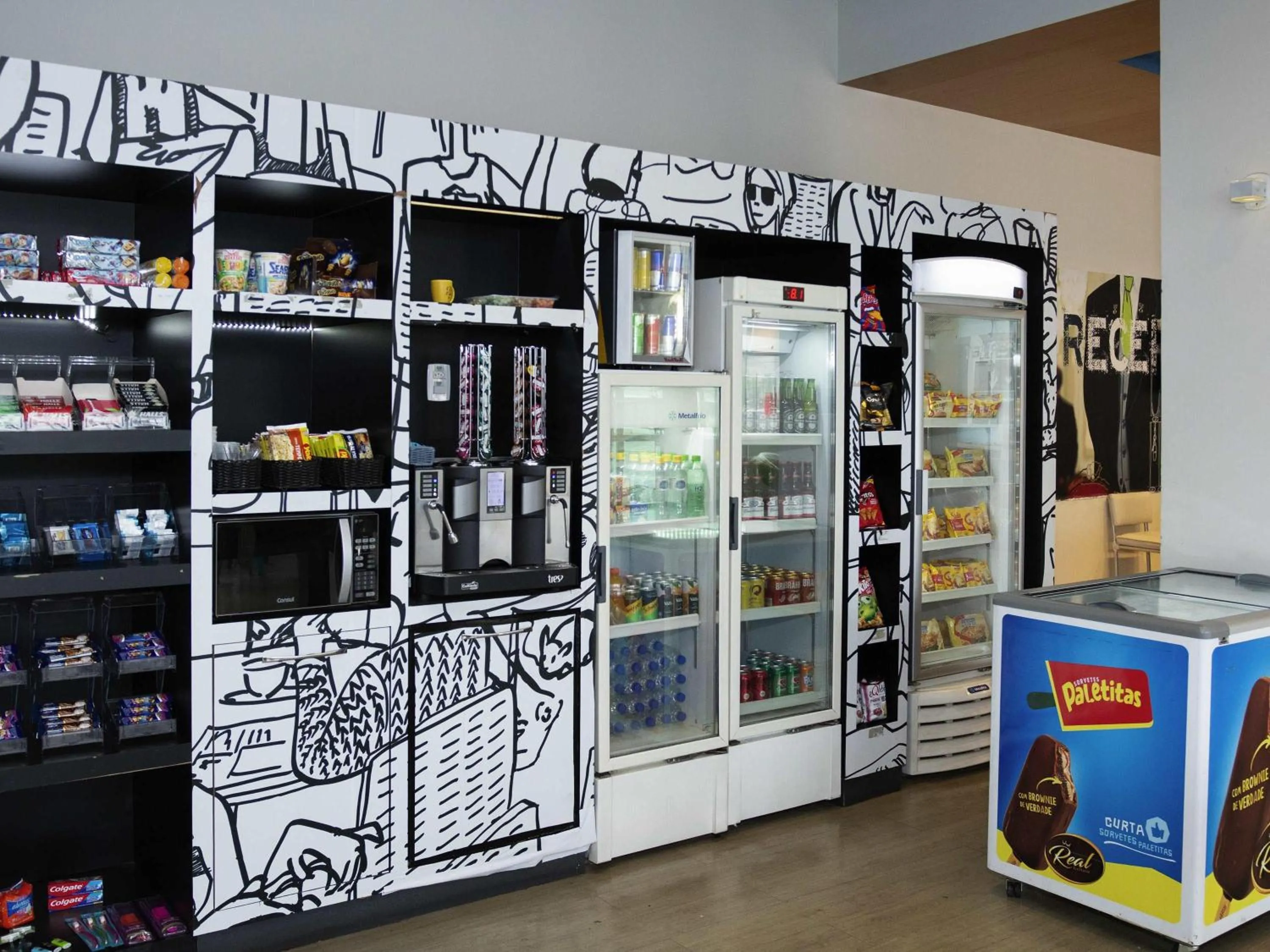 Lounge or bar in ibis budget Manhuaçu