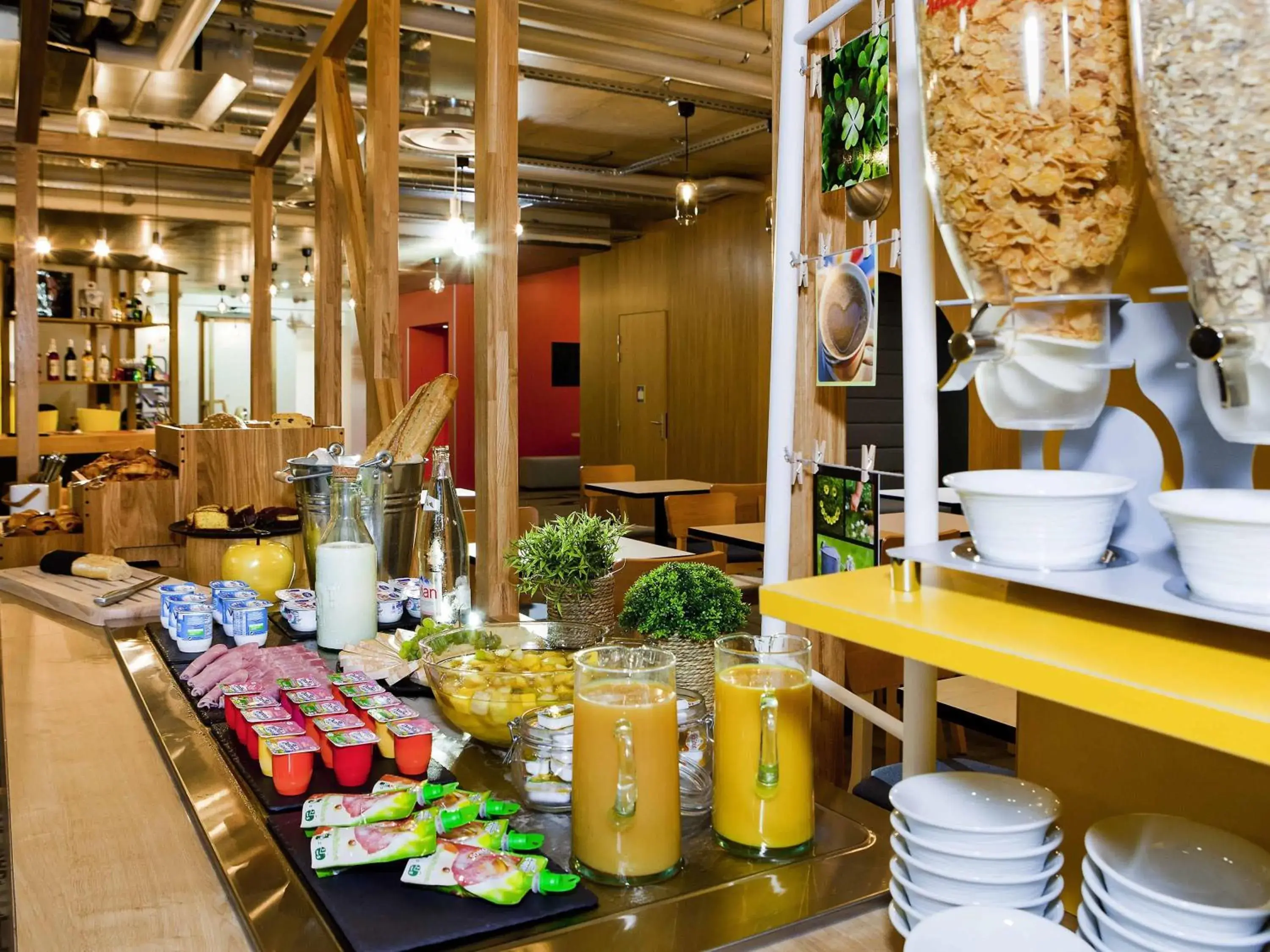 Breakfast in ibis Styles Chalons en Champagne Centre Breakfast in ibis Styles Chalons en Champagne Centre