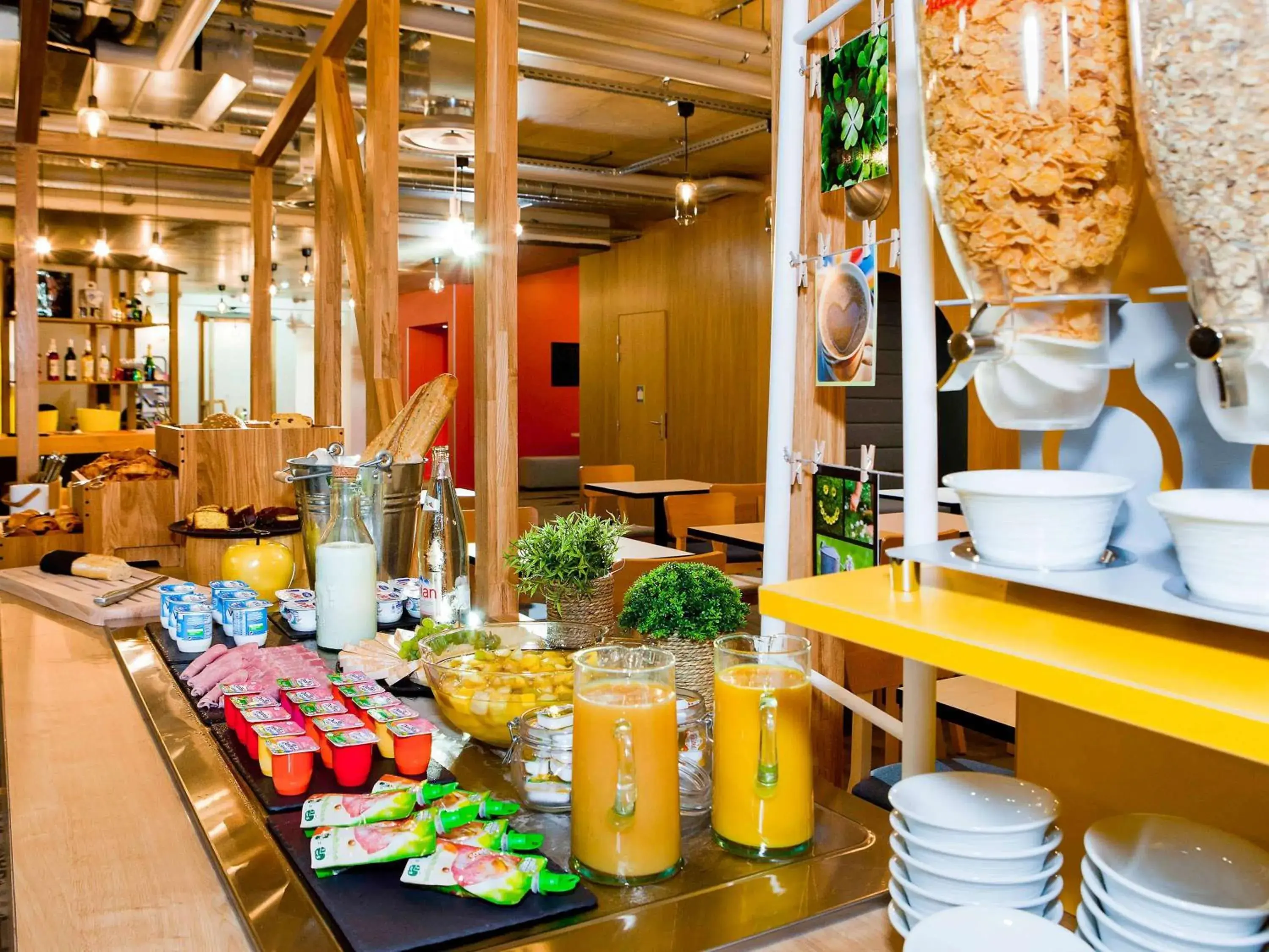 Restaurant/places to eat in ibis Styles Chalons en Champagne Centre Restaurant/places to eat in ibis Styles Chalons en Champagne Centre