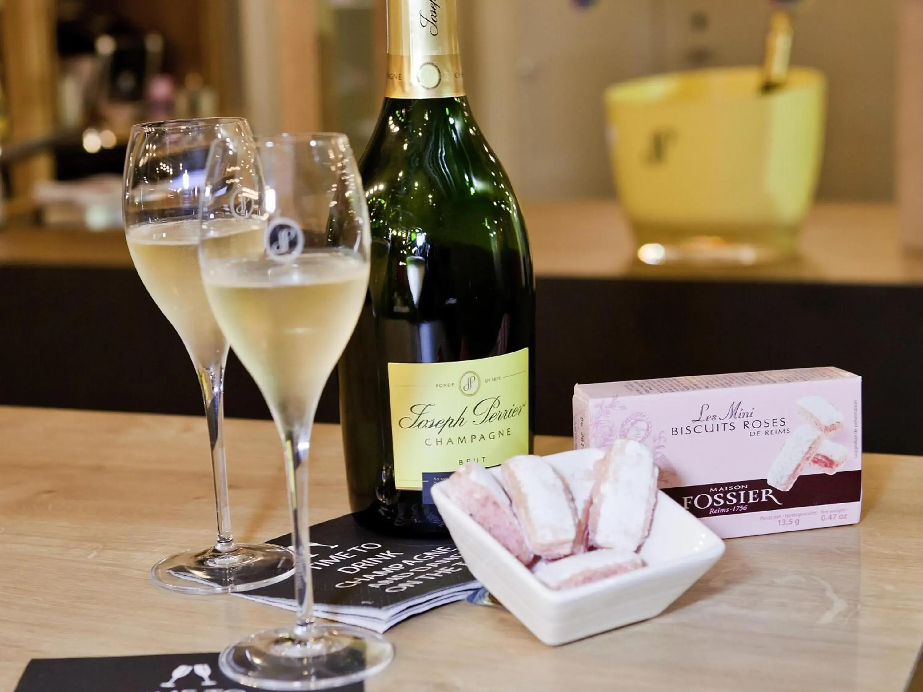 Lounge or bar in ibis Styles Chalons en Champagne Centre Lounge or bar in ibis Styles Chalons en Champagne Centre