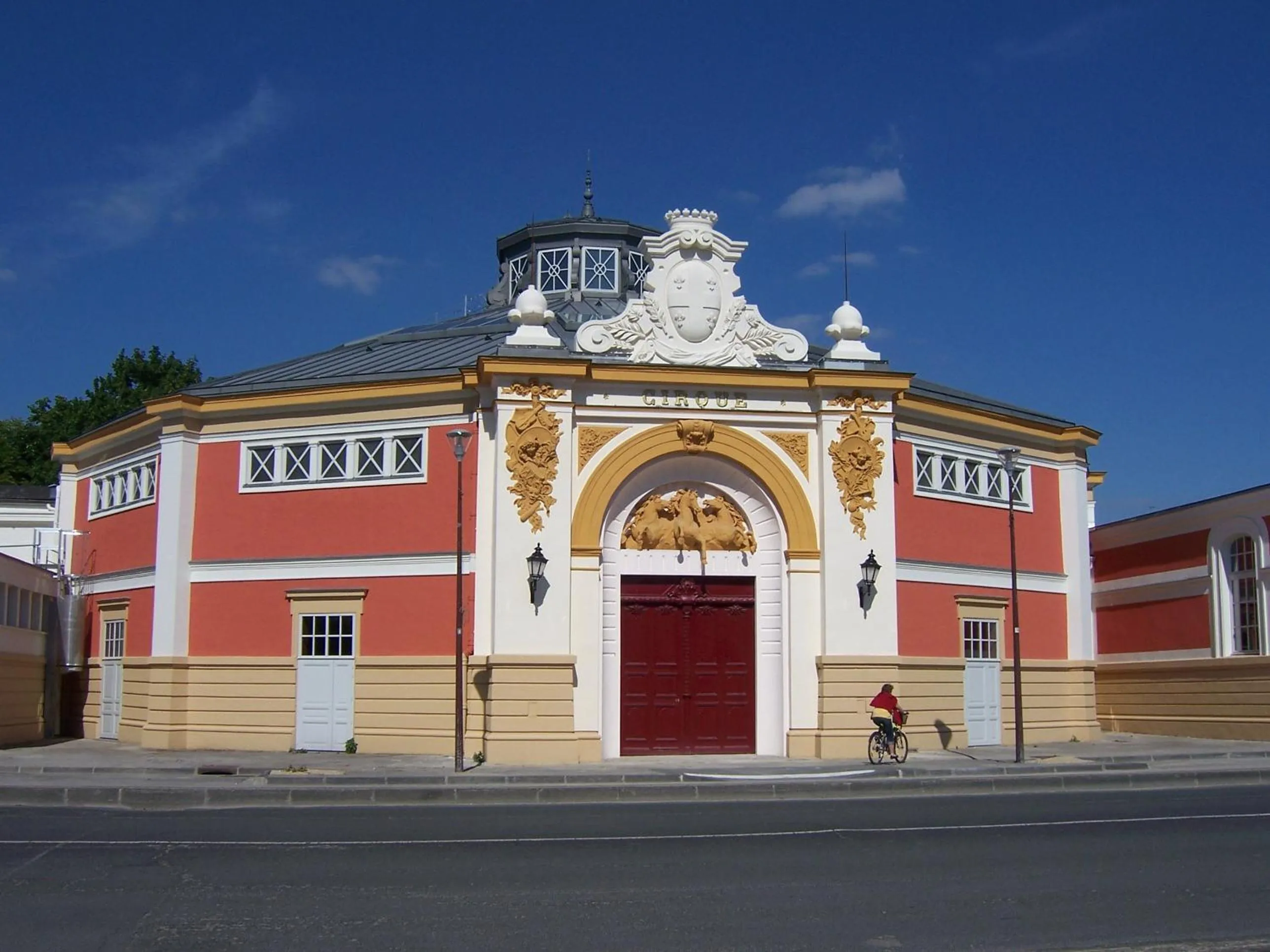 People in ibis Styles Chalons en Champagne Centre