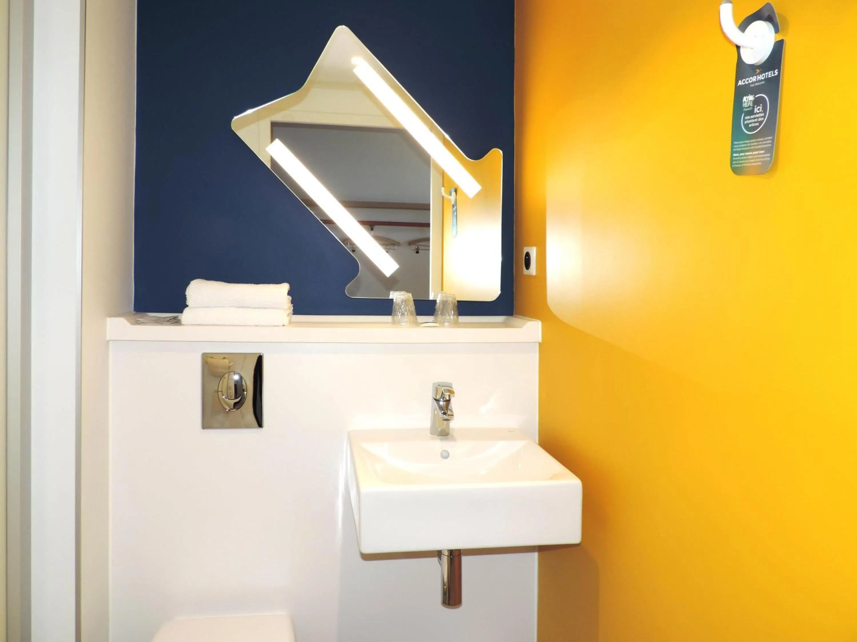 Bedroom in Ibis Budget Amiens Centre Gare