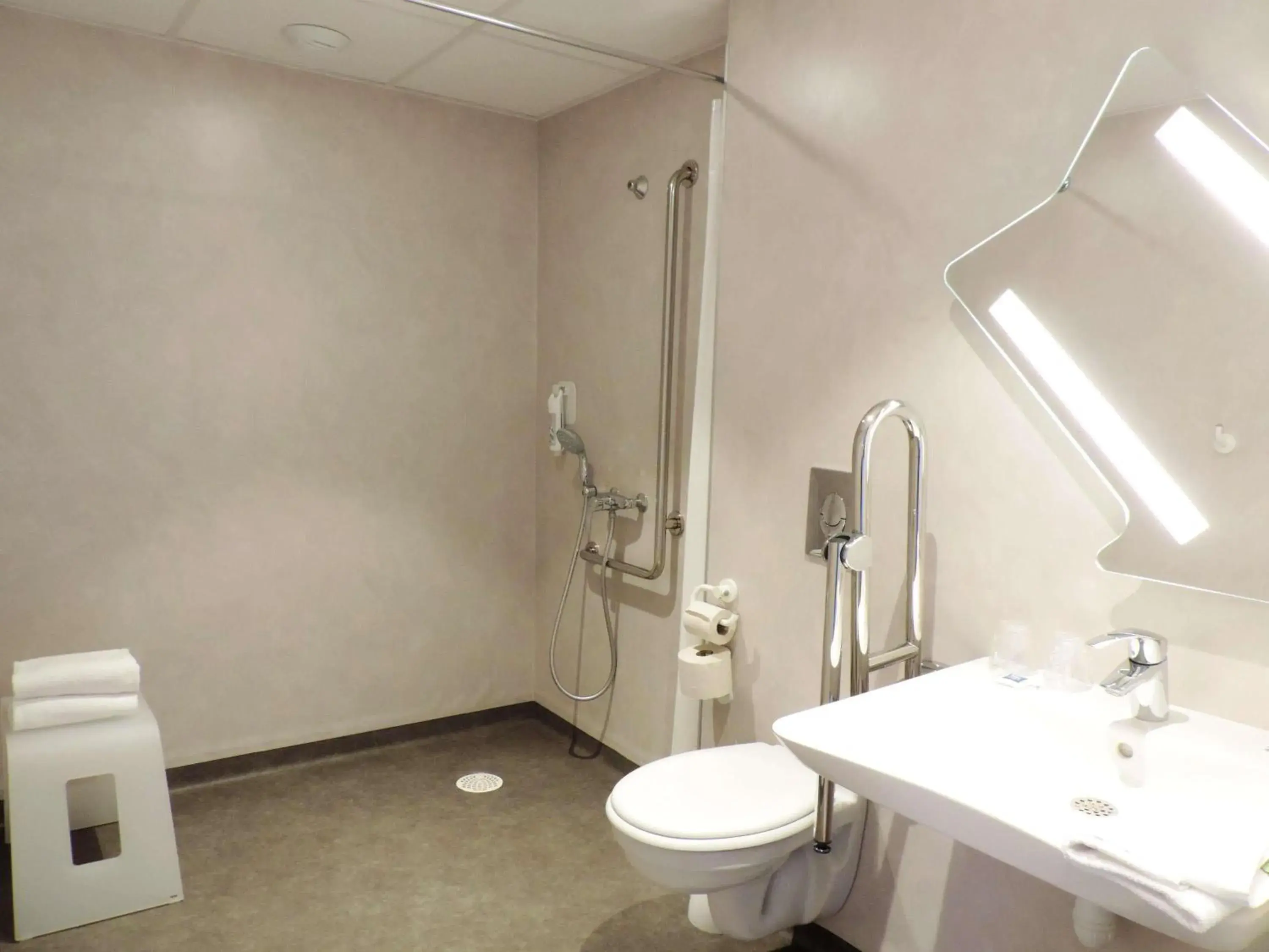 Bedroom in Ibis Budget Amiens Centre Gare Bedroom in Ibis Budget Amiens Centre Gare