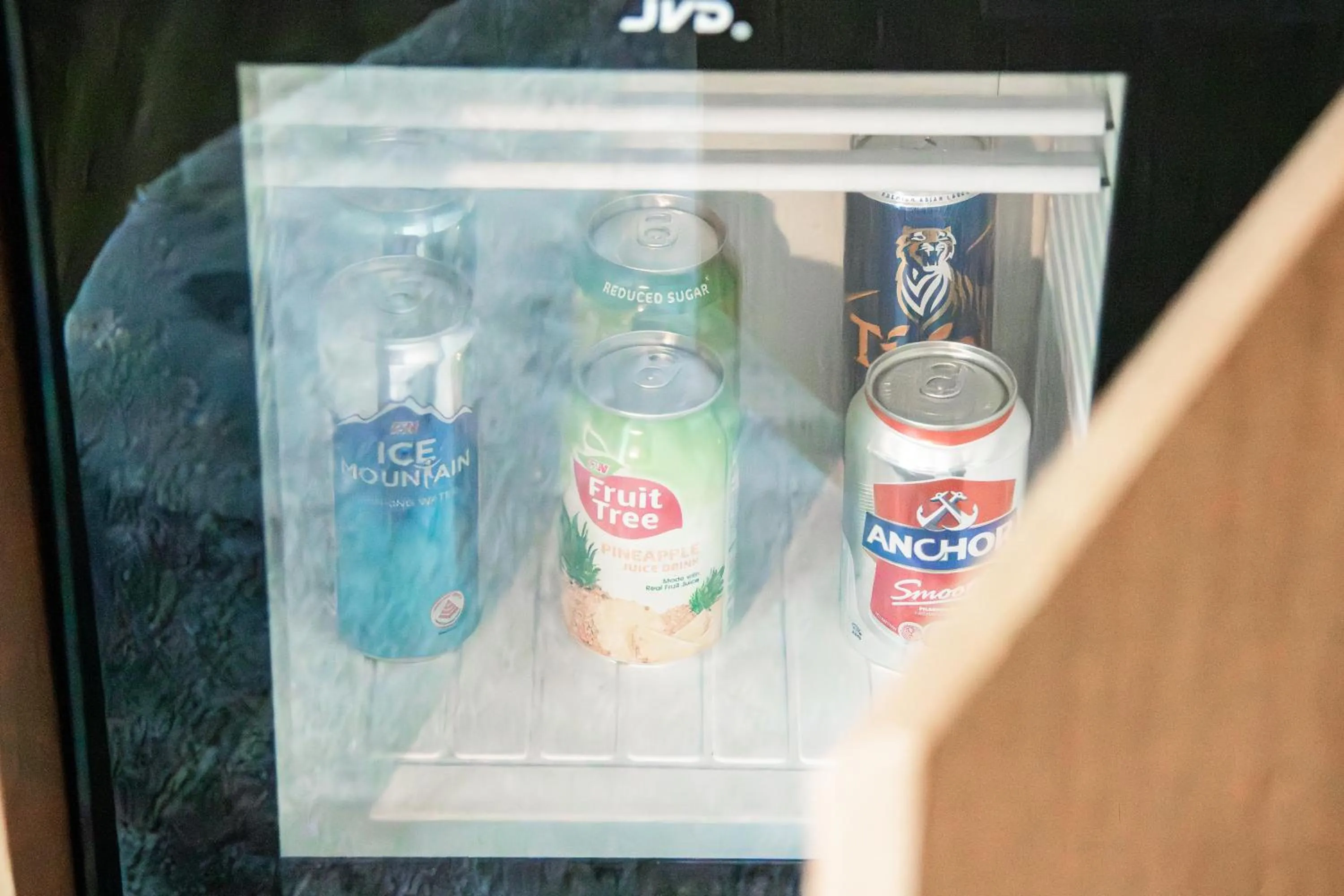 minibar in Mercure Singapore On Stevens