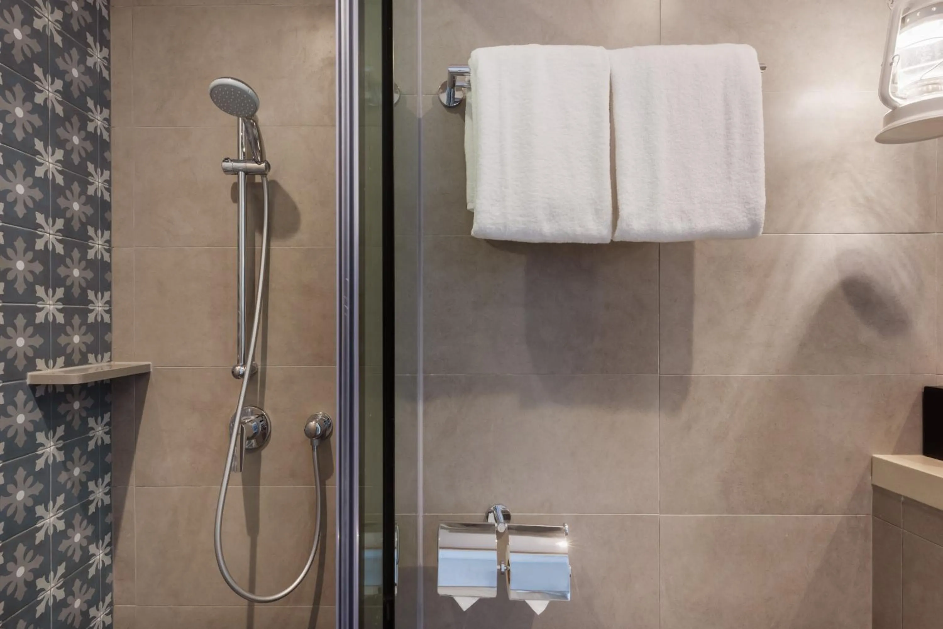 Bathroom in Mercure Singapore On Stevens