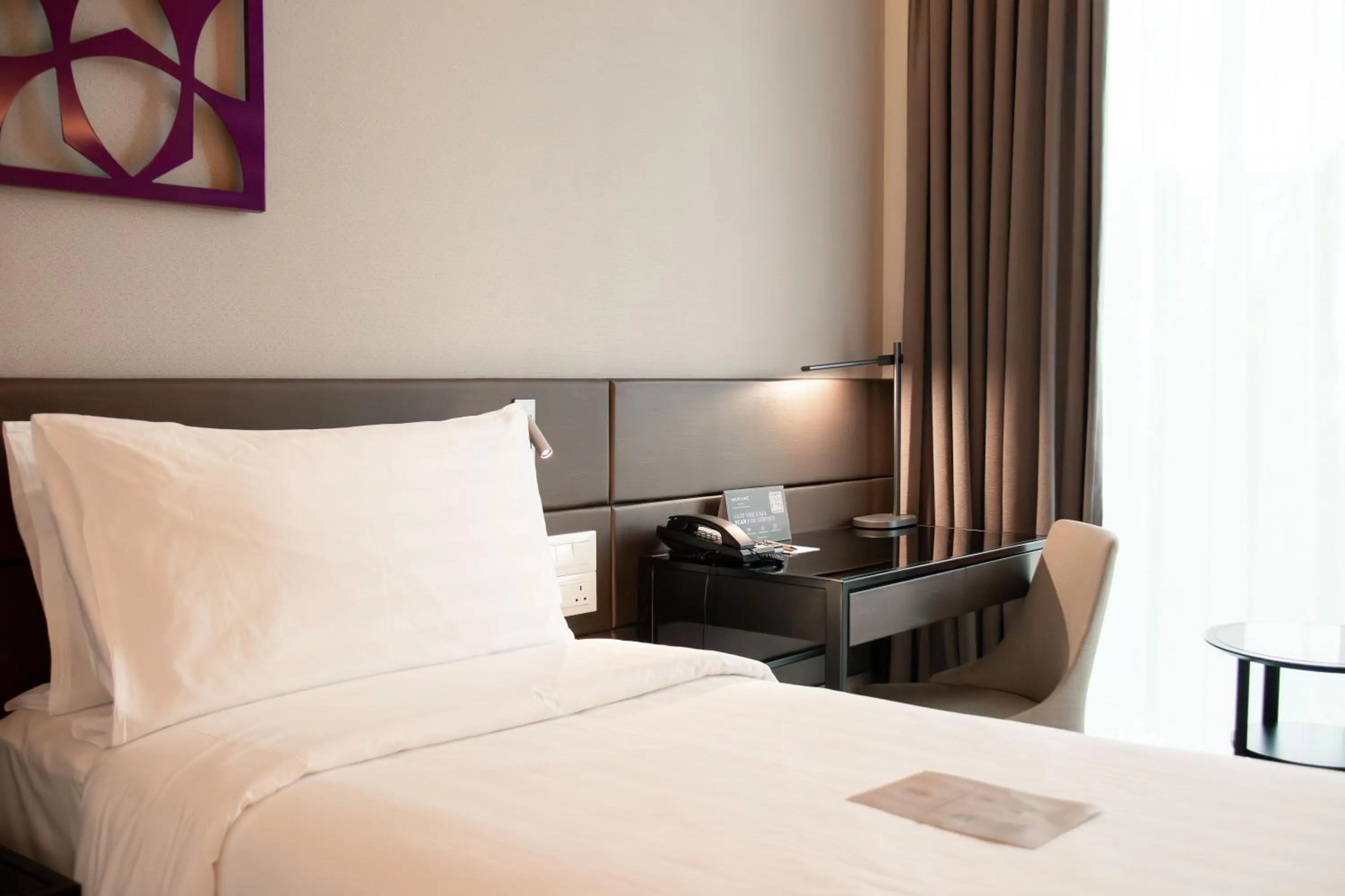 Bed in Mercure Singapore On Stevens