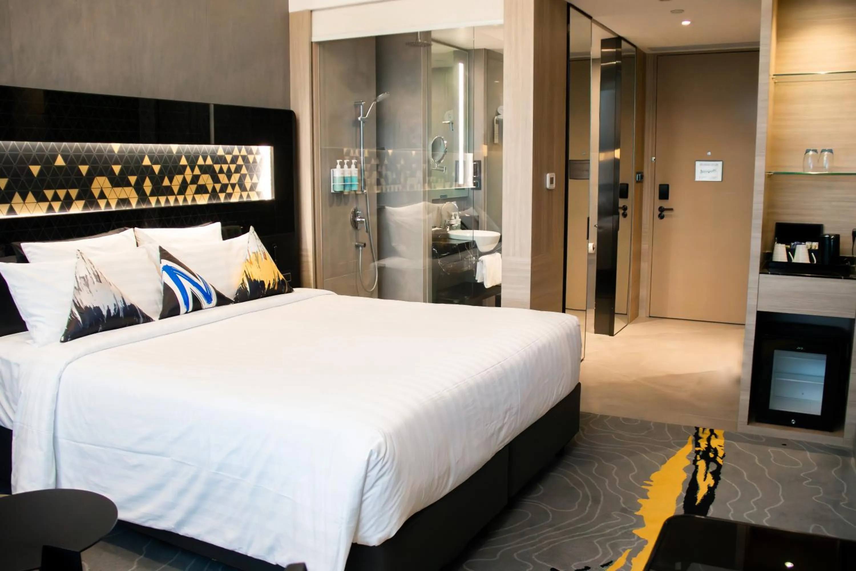 Floor plan, Bed in Novotel Singapore On Stevens