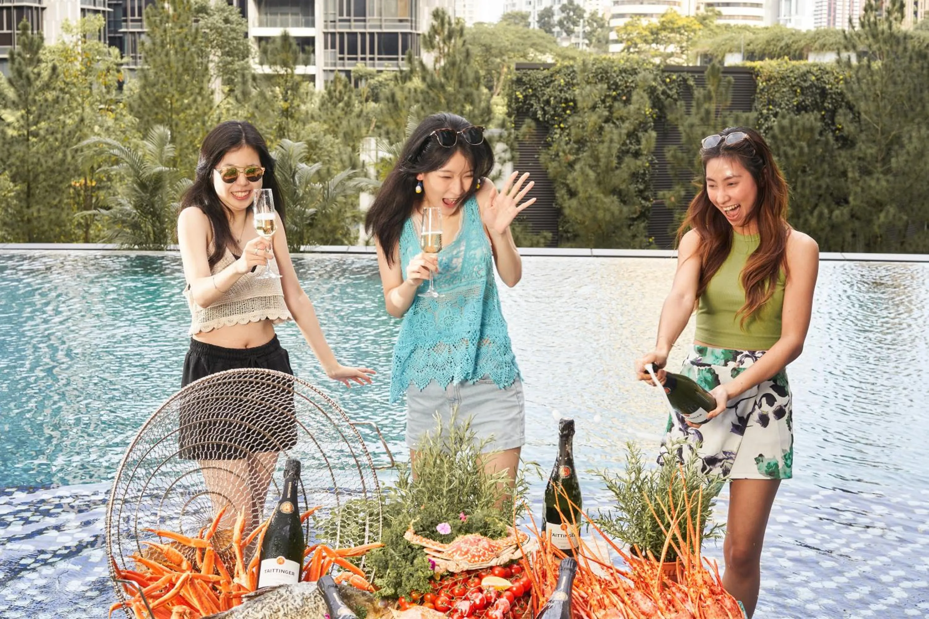 Restaurant/places to eat in Novotel Singapore On Stevens