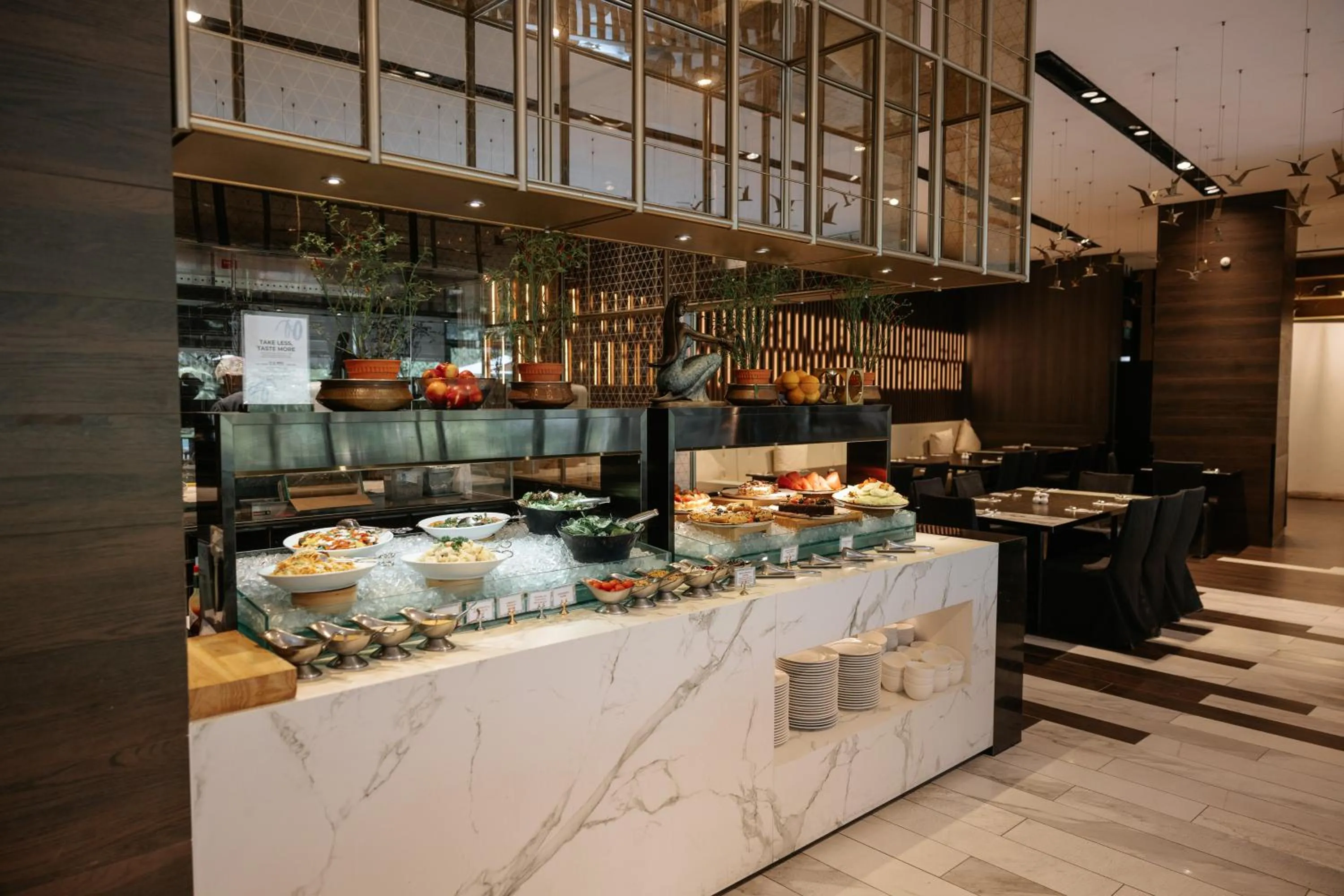 Restaurant/places to eat in Novotel Singapore On Stevens
