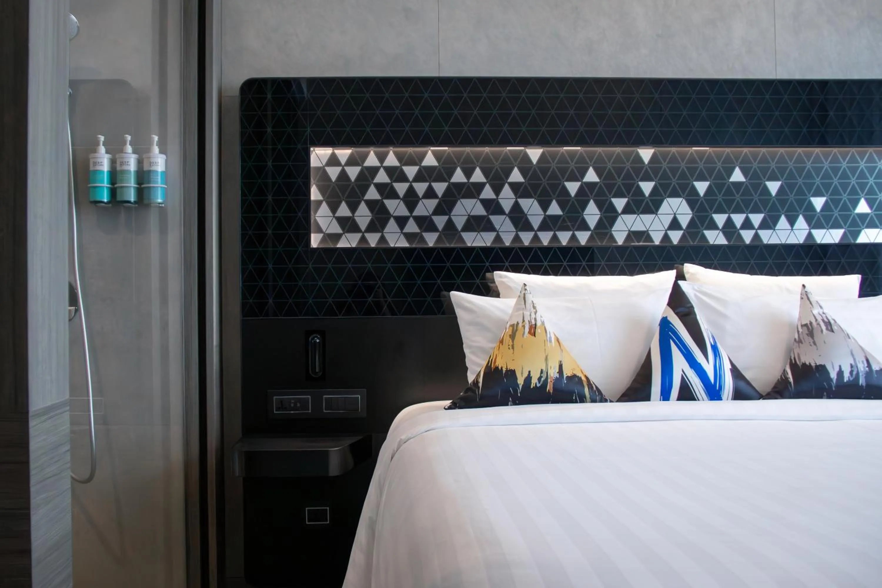 Bed in Novotel Singapore On Stevens