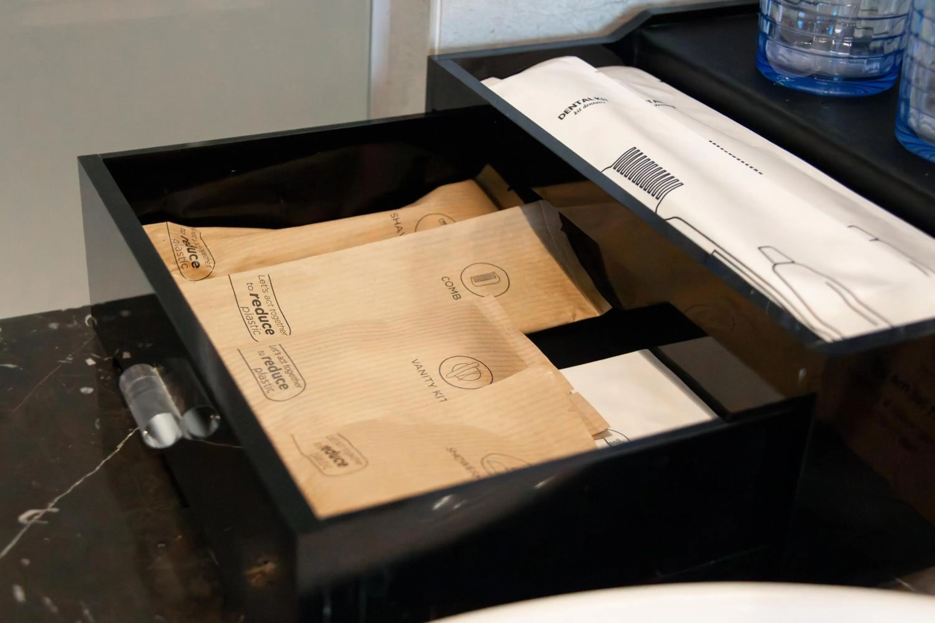 Toilet in Novotel Singapore On Stevens