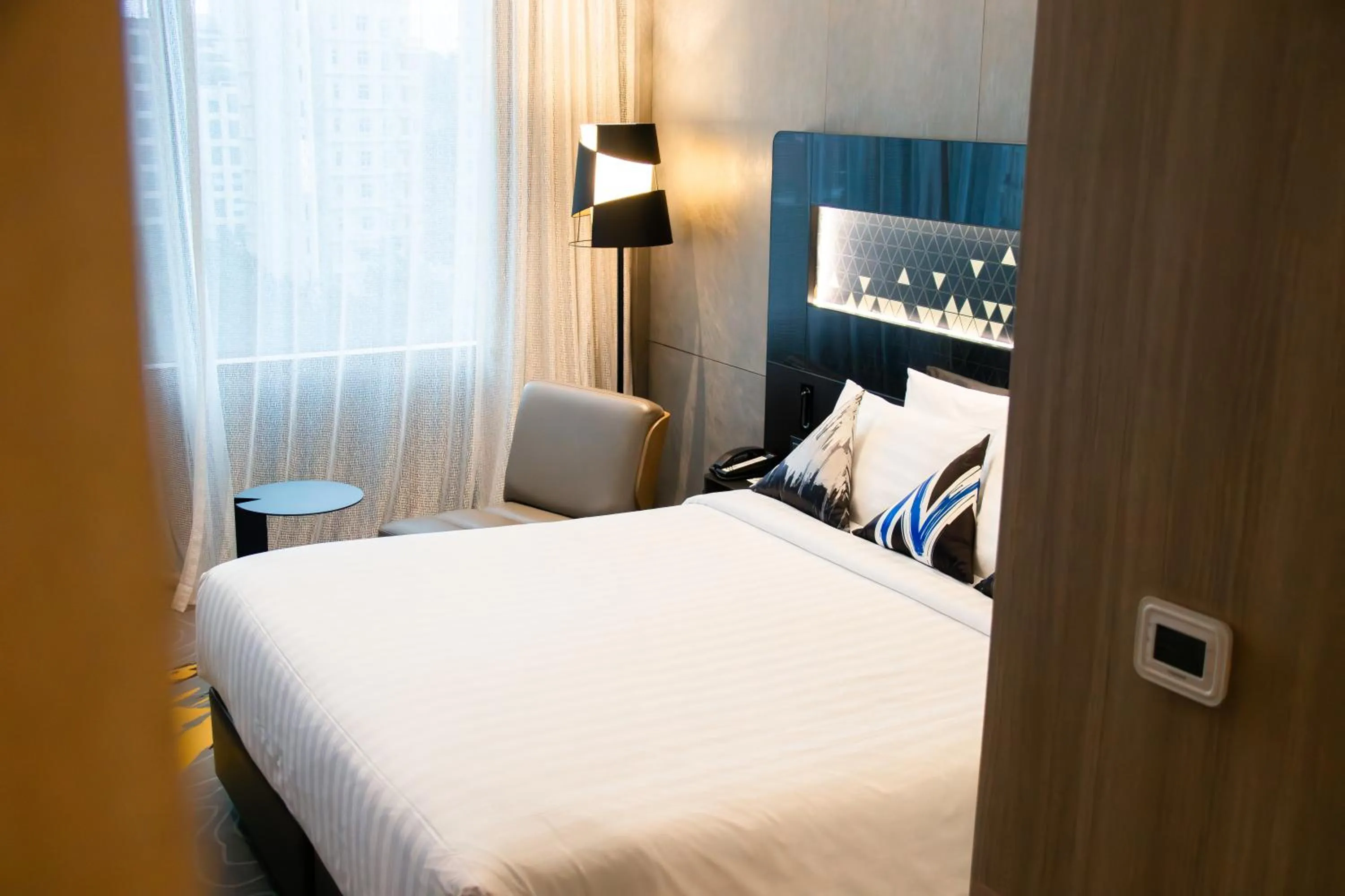 Bed in Novotel Singapore On Stevens