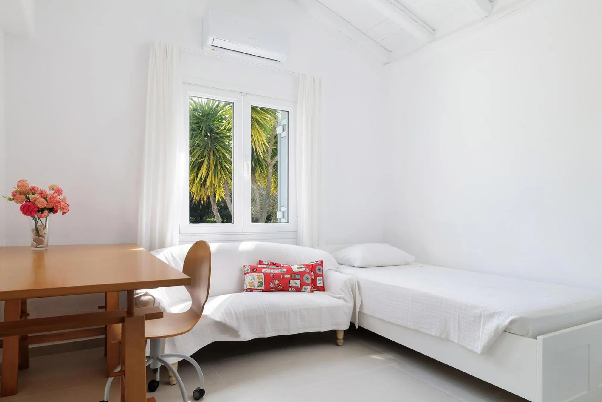 Bed in Villa Levanda by WhiteDream Villas