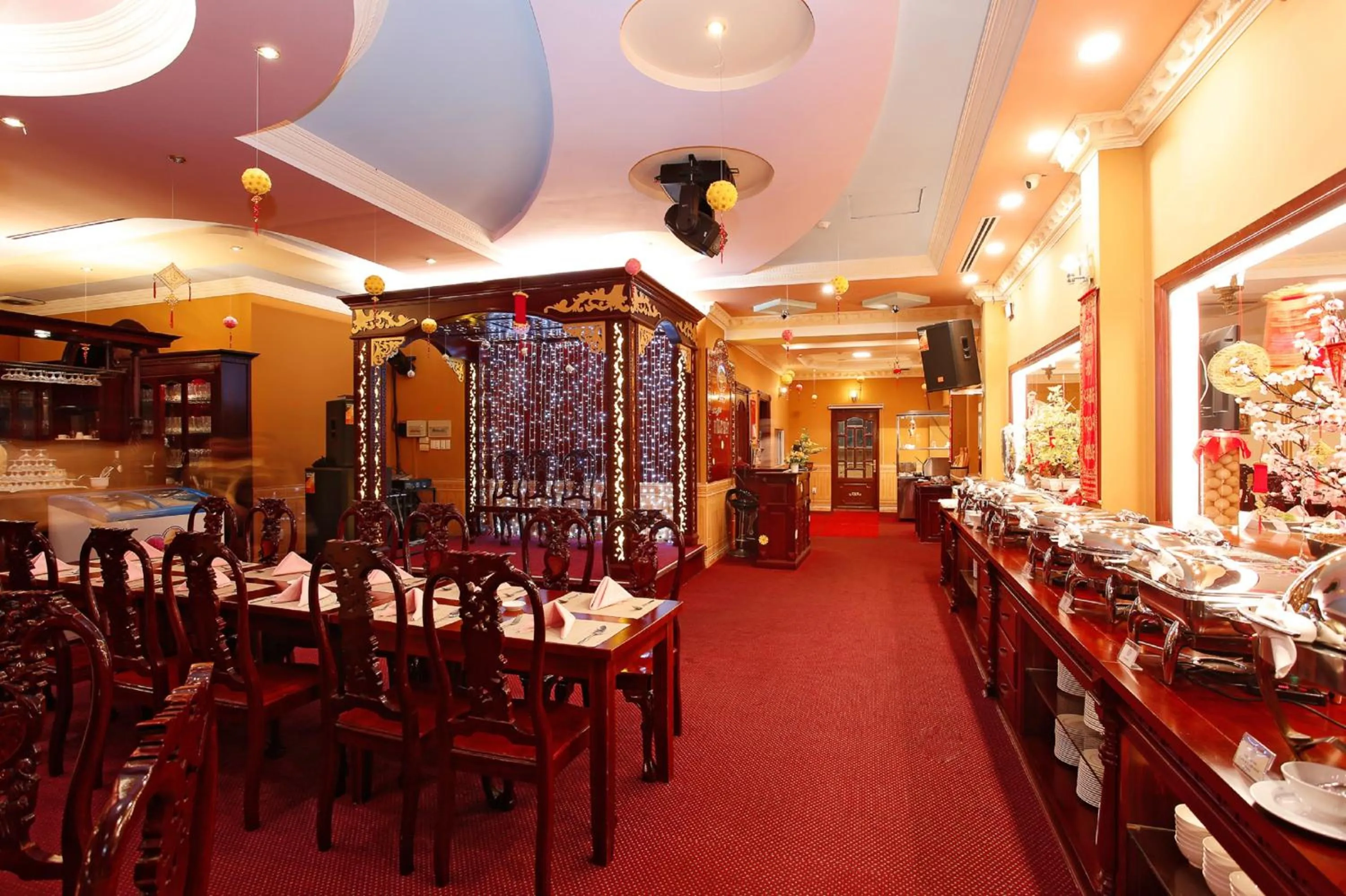 Restaurant/places to eat in New Pacific Hotel