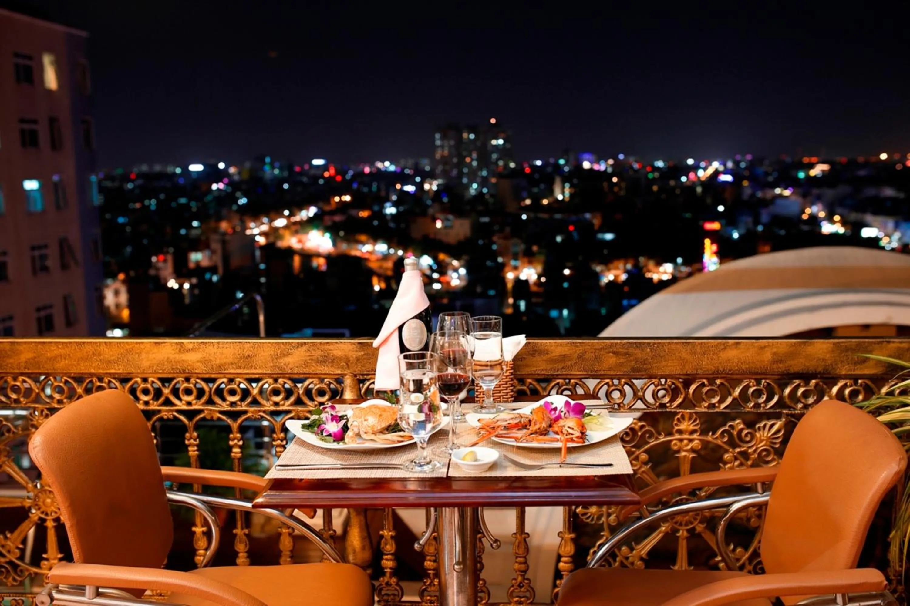 Restaurant/places to eat in New Pacific Hotel