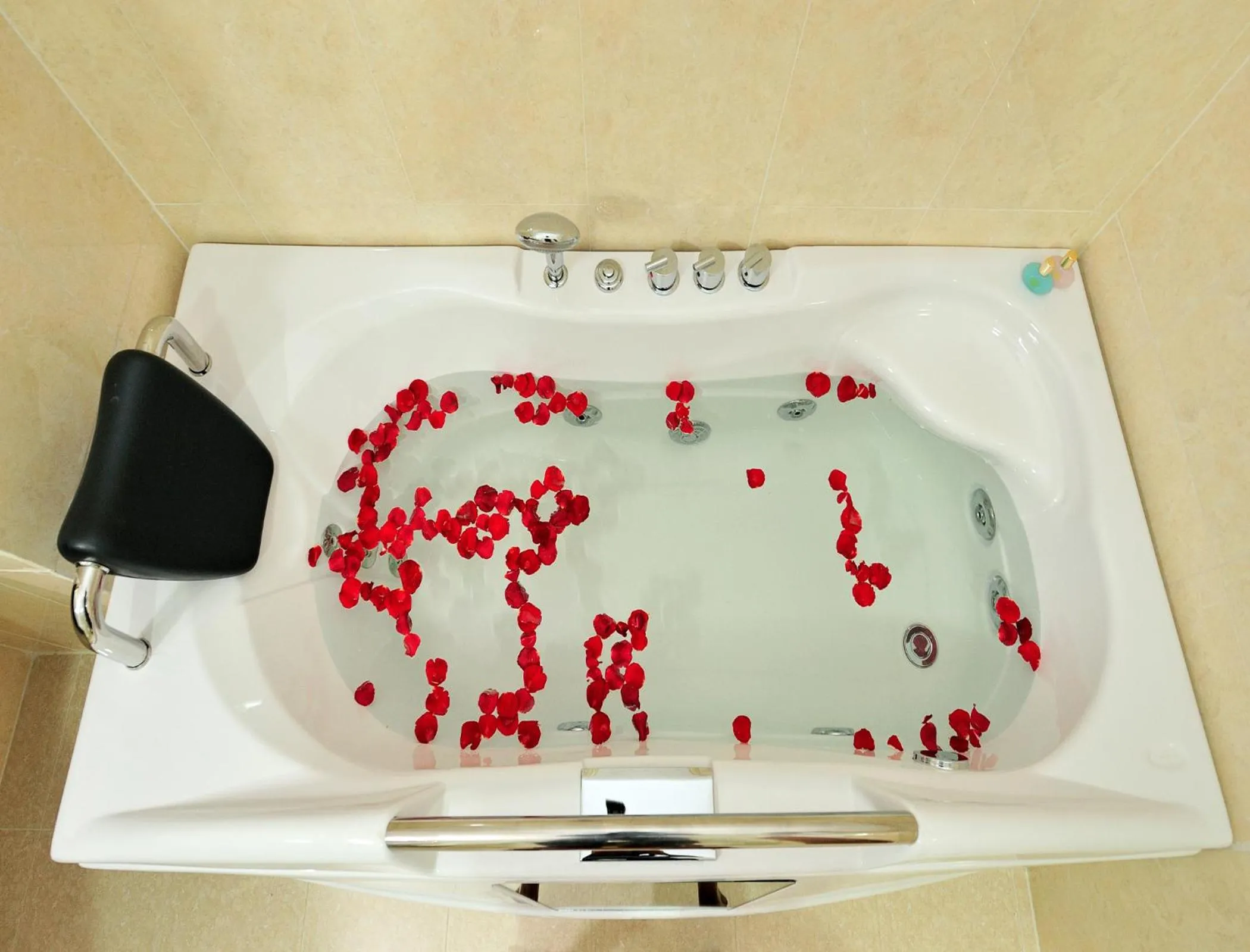 Bath in New Pacific Hotel