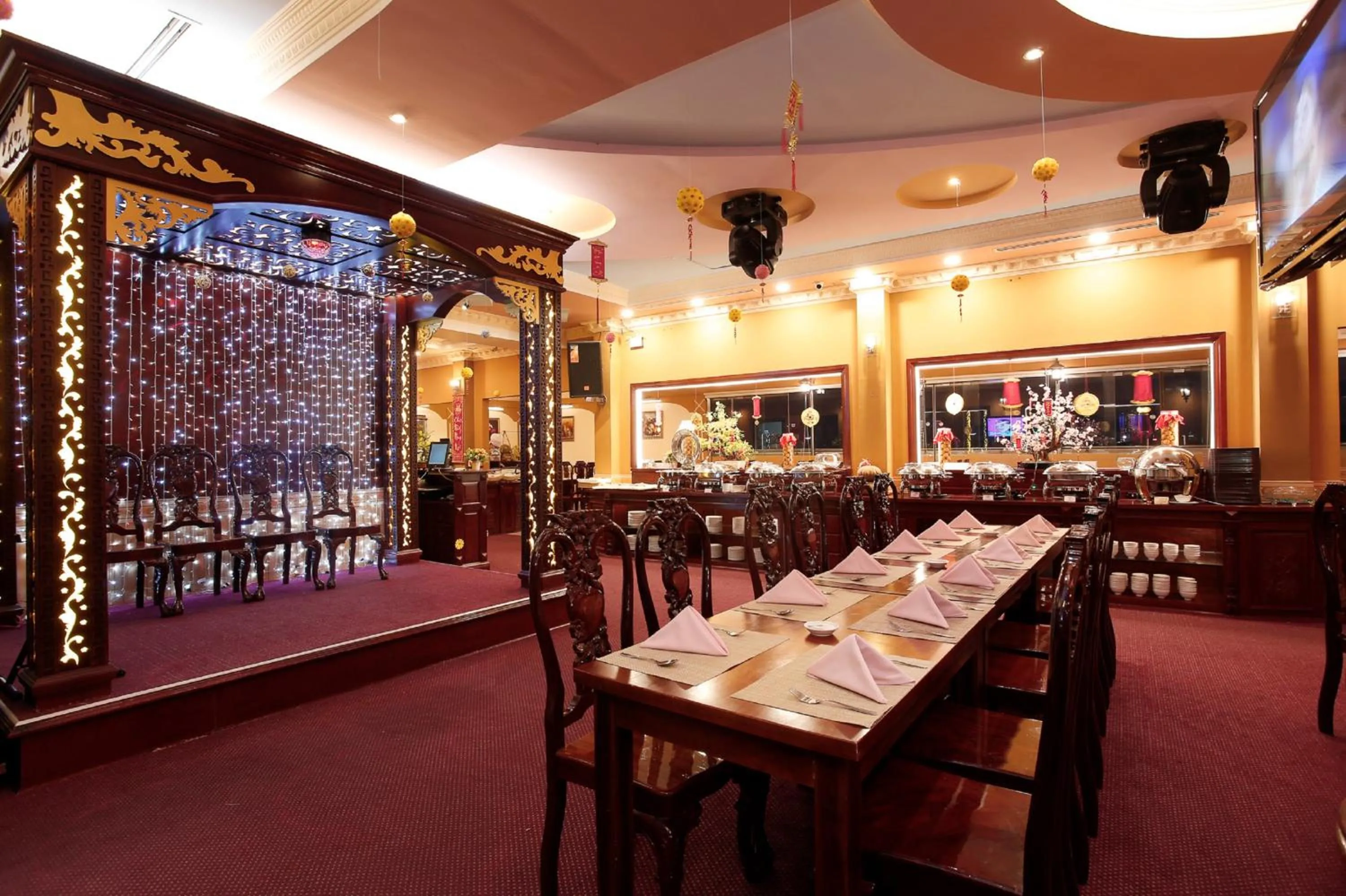 Restaurant/places to eat in New Pacific Hotel