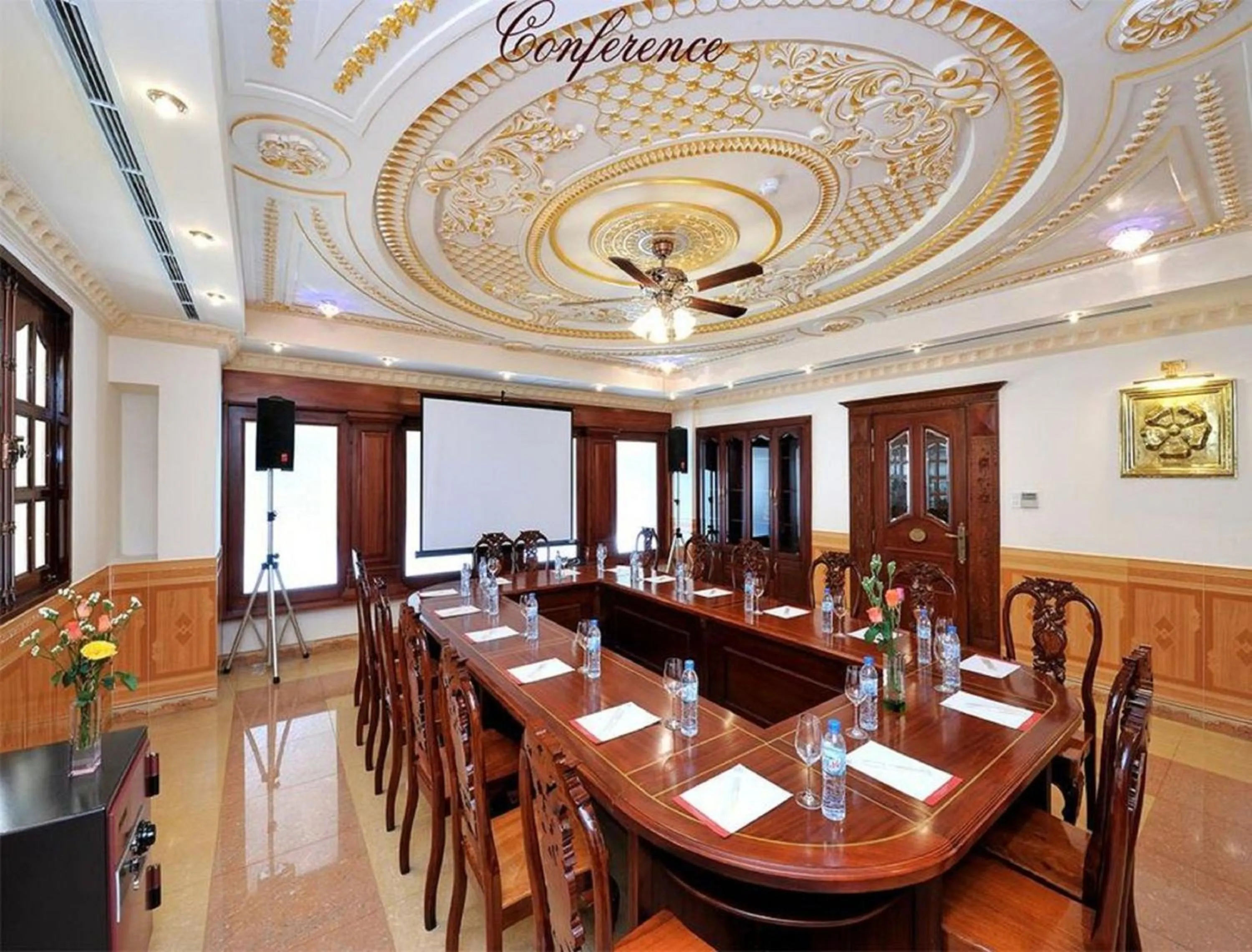 Business facilities in New Pacific Hotel