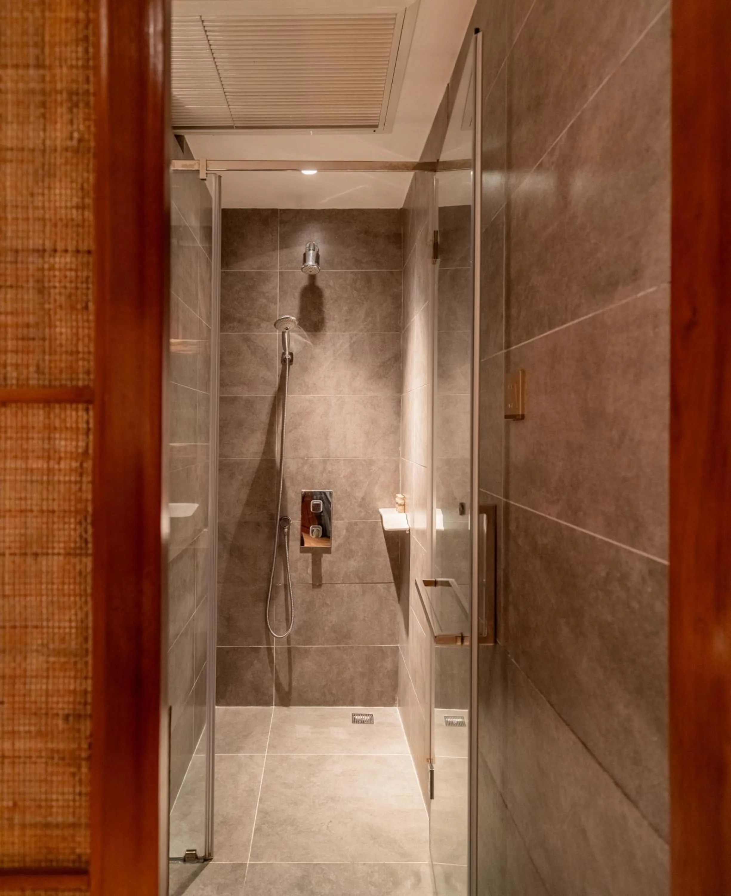 Shower in A&EM Art Hotel