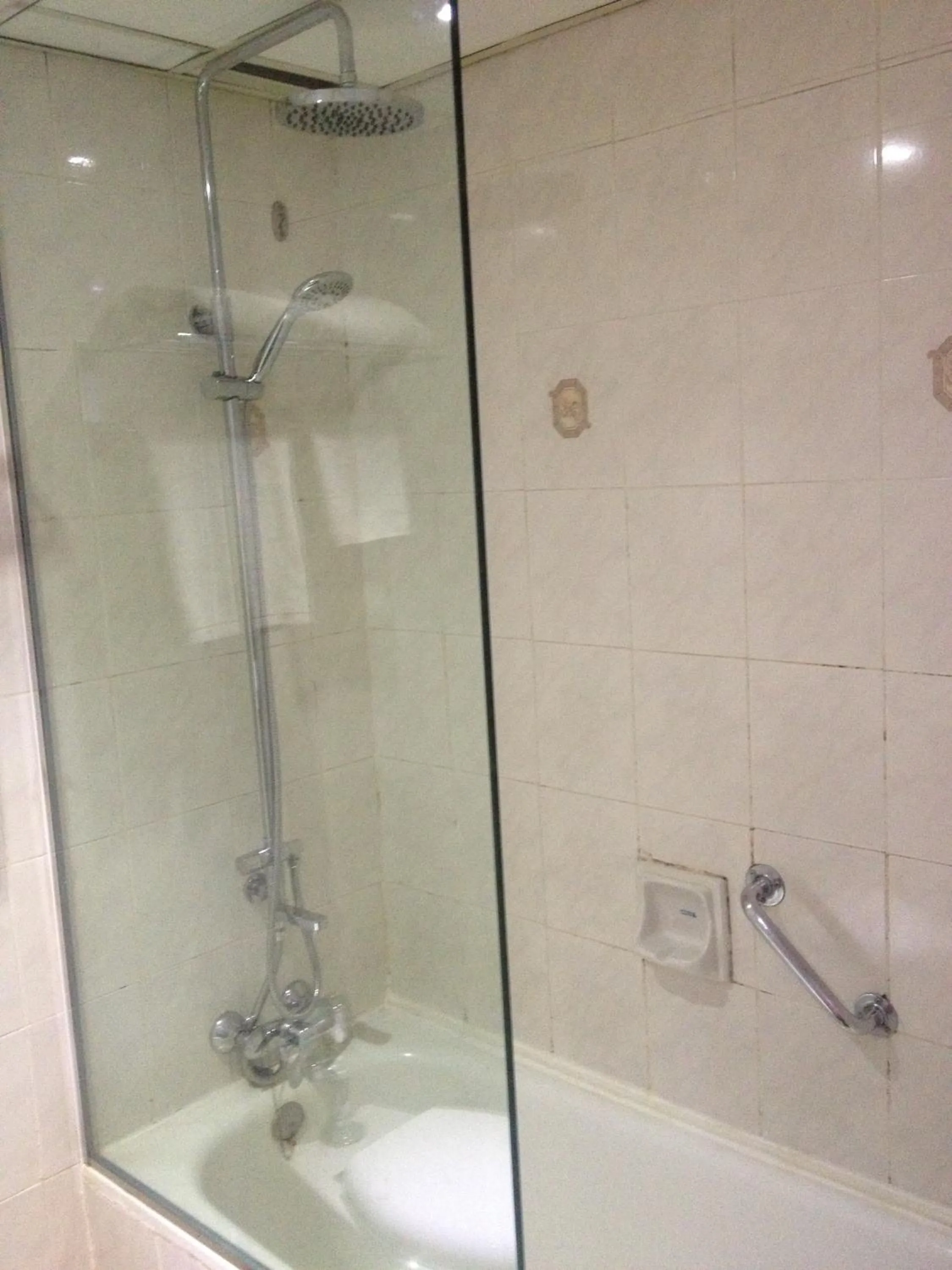 Shower in Hotel Grand Continental Kuantan