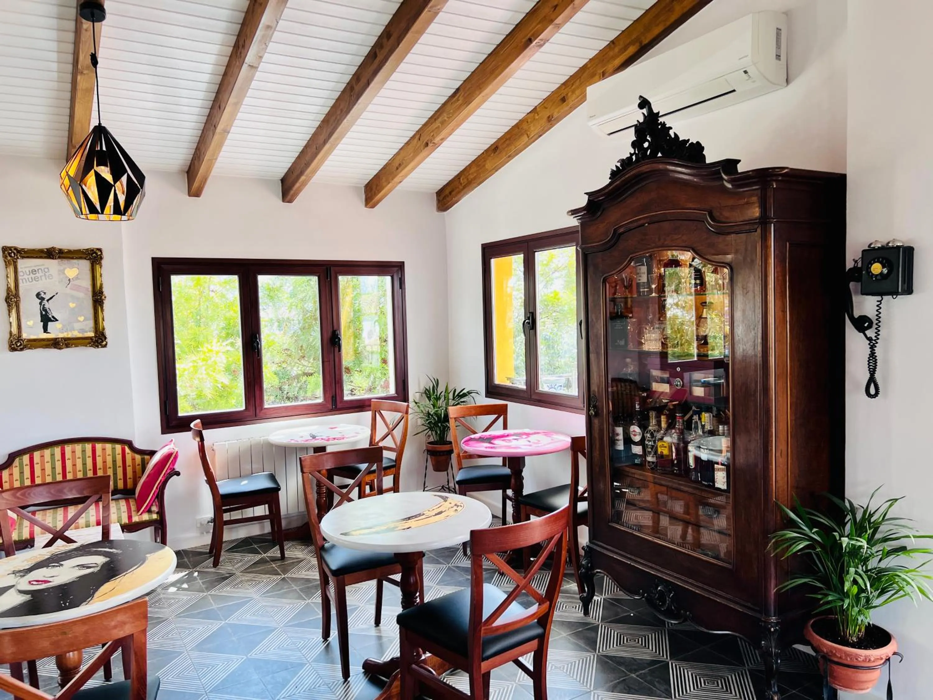 Communal lounge/ TV room in Hotelito Suecia